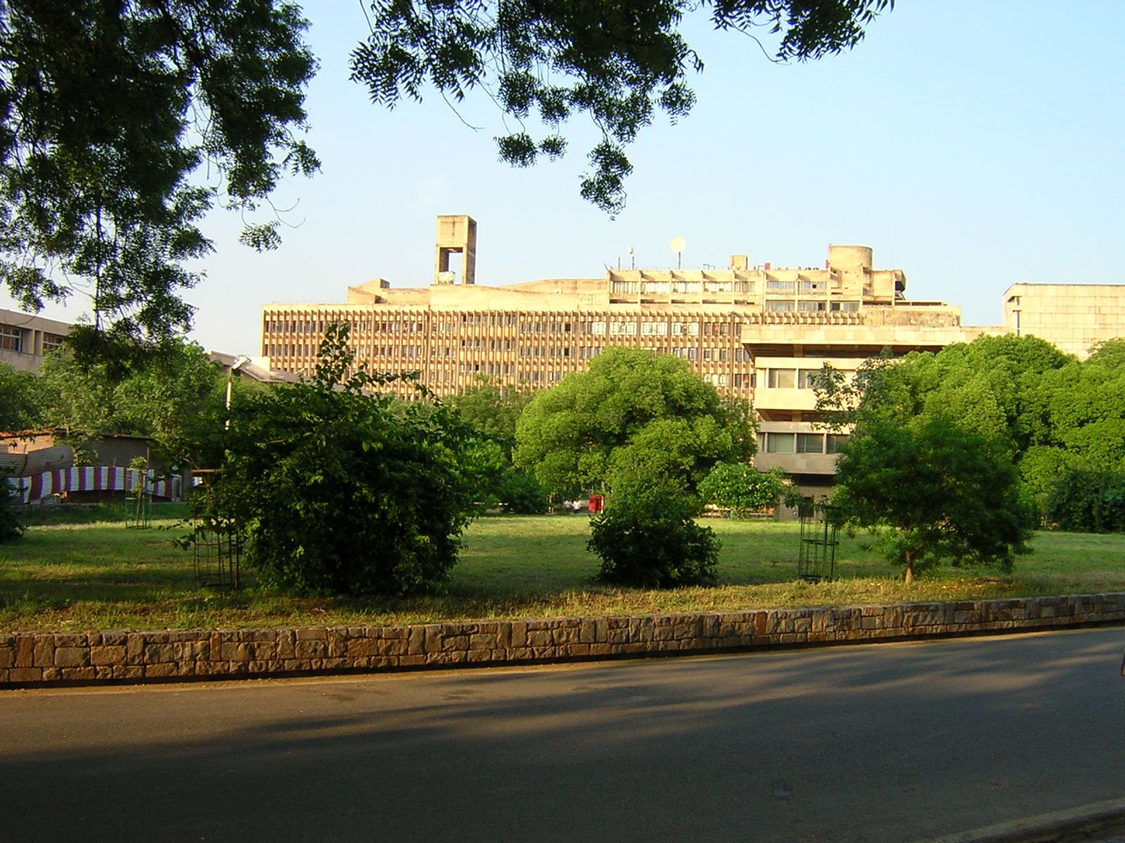 1600x1200 IIT Delhi Main building