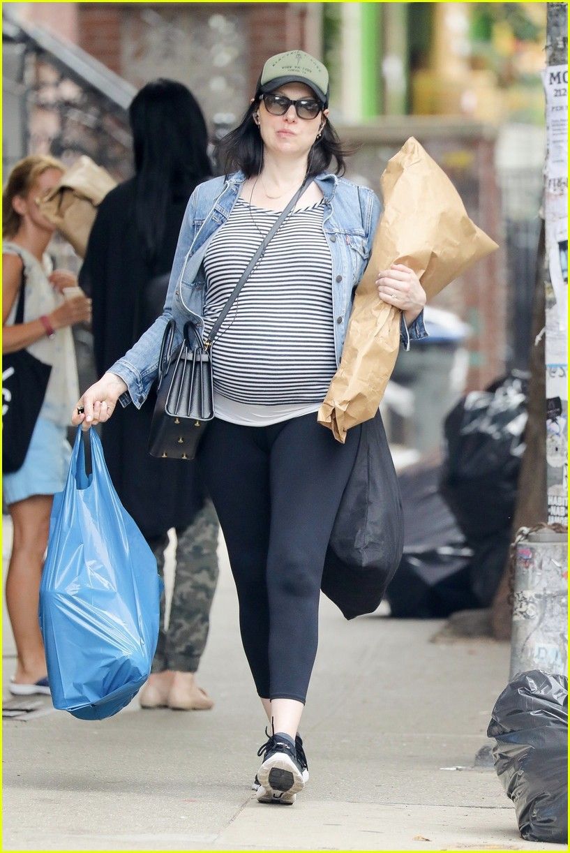 817x1222 Laura Prepon Shows Off Her Baby Bump During Shopping Trip. Just Jared News and Gossip