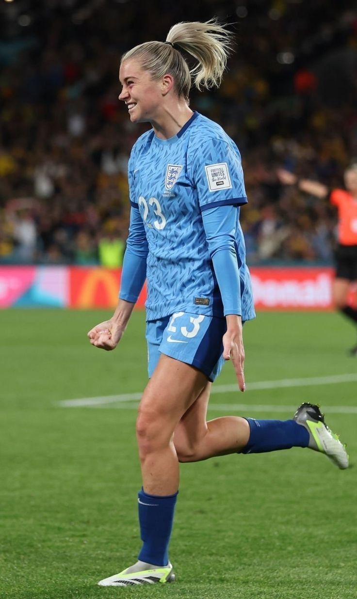 736x1236 Alessia Russo