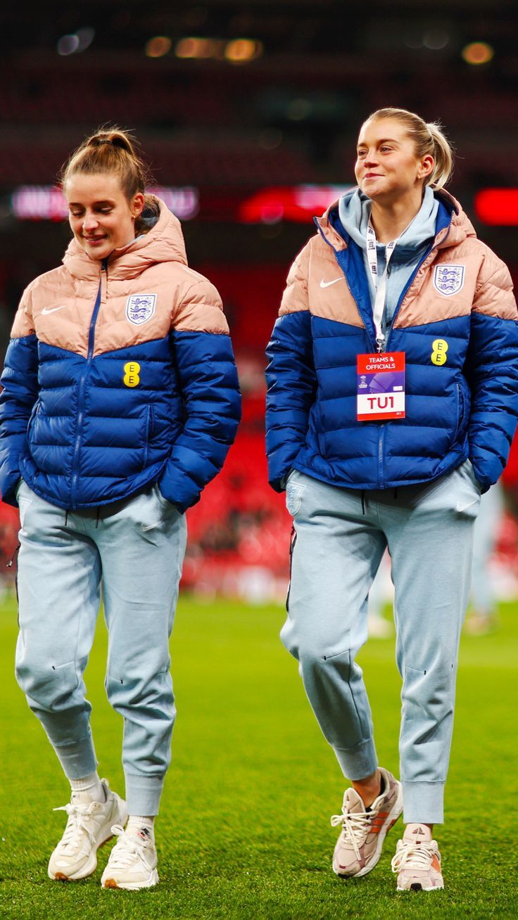 736x1308 Alessia Russo & Ella Toone