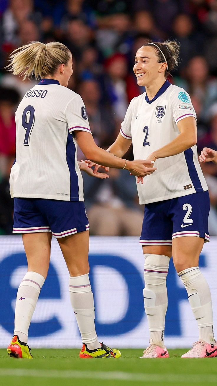 736x1308 Alessia Russo & Lucy Bronze