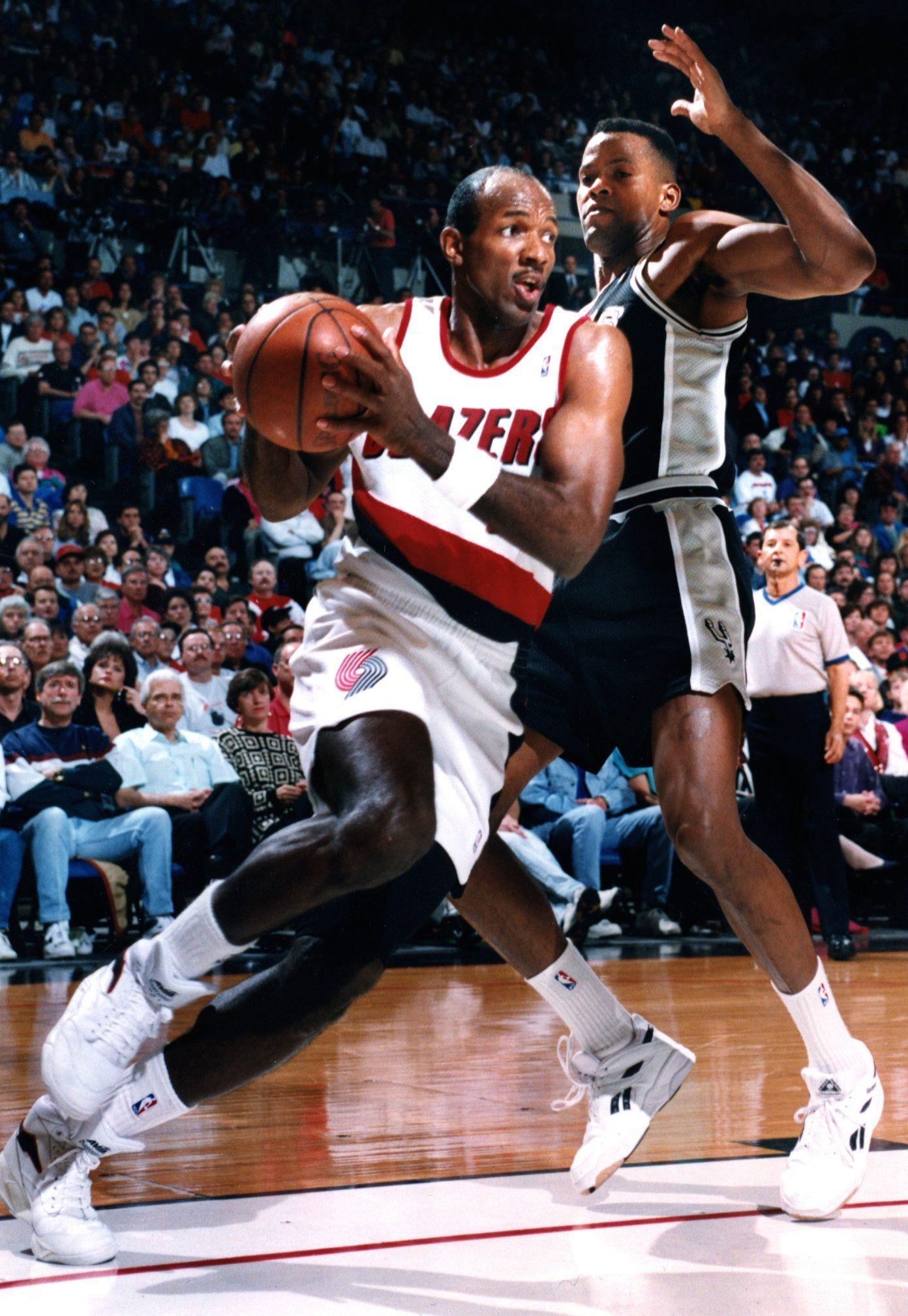 1392x2017 Clyde Drexler Wallpaper