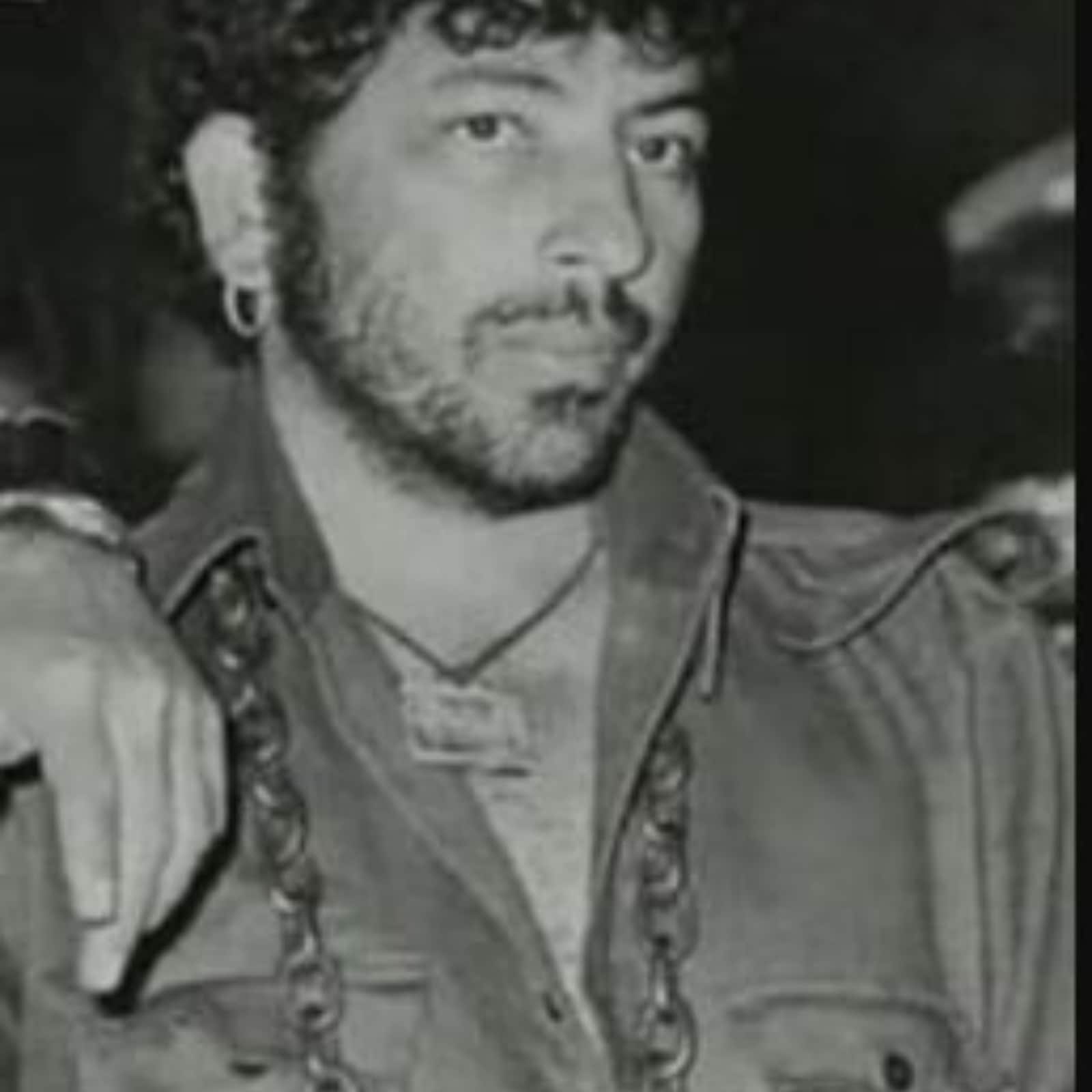 1600x1600 Amjad Khan's Son Shadaab Recalls Hitting Doctor, Smashing Crockery After his Father's Death