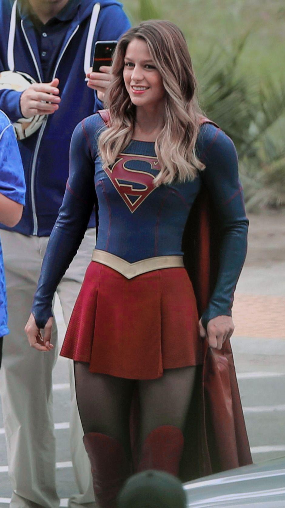 940x1672 Supergirl Costume Melissa Benoist