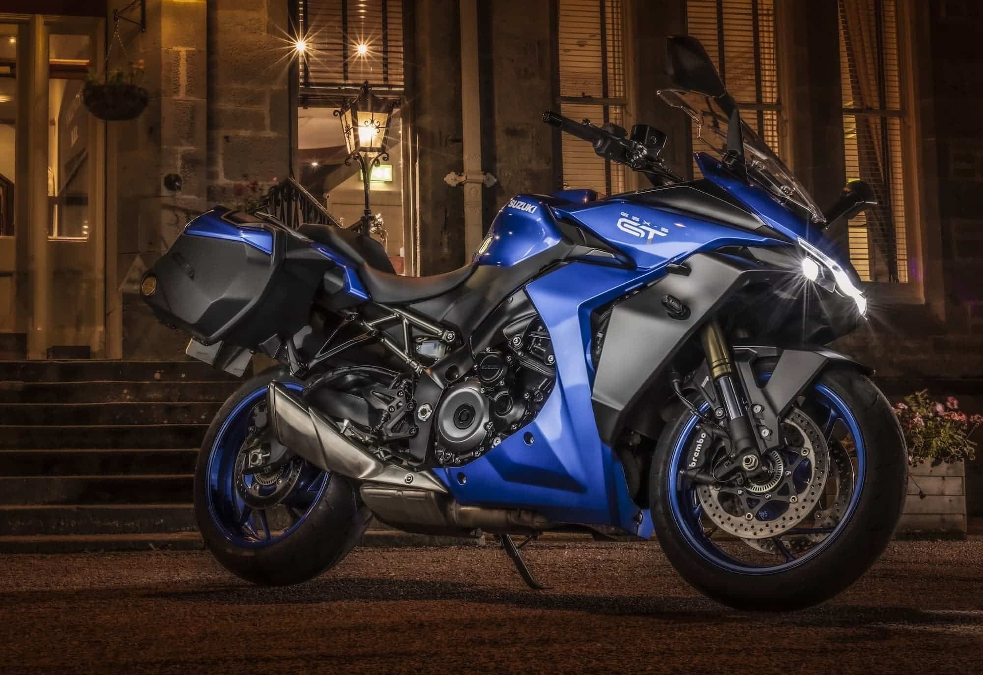 2000x1373 Suzuki GSX S1000GT Wallpaper