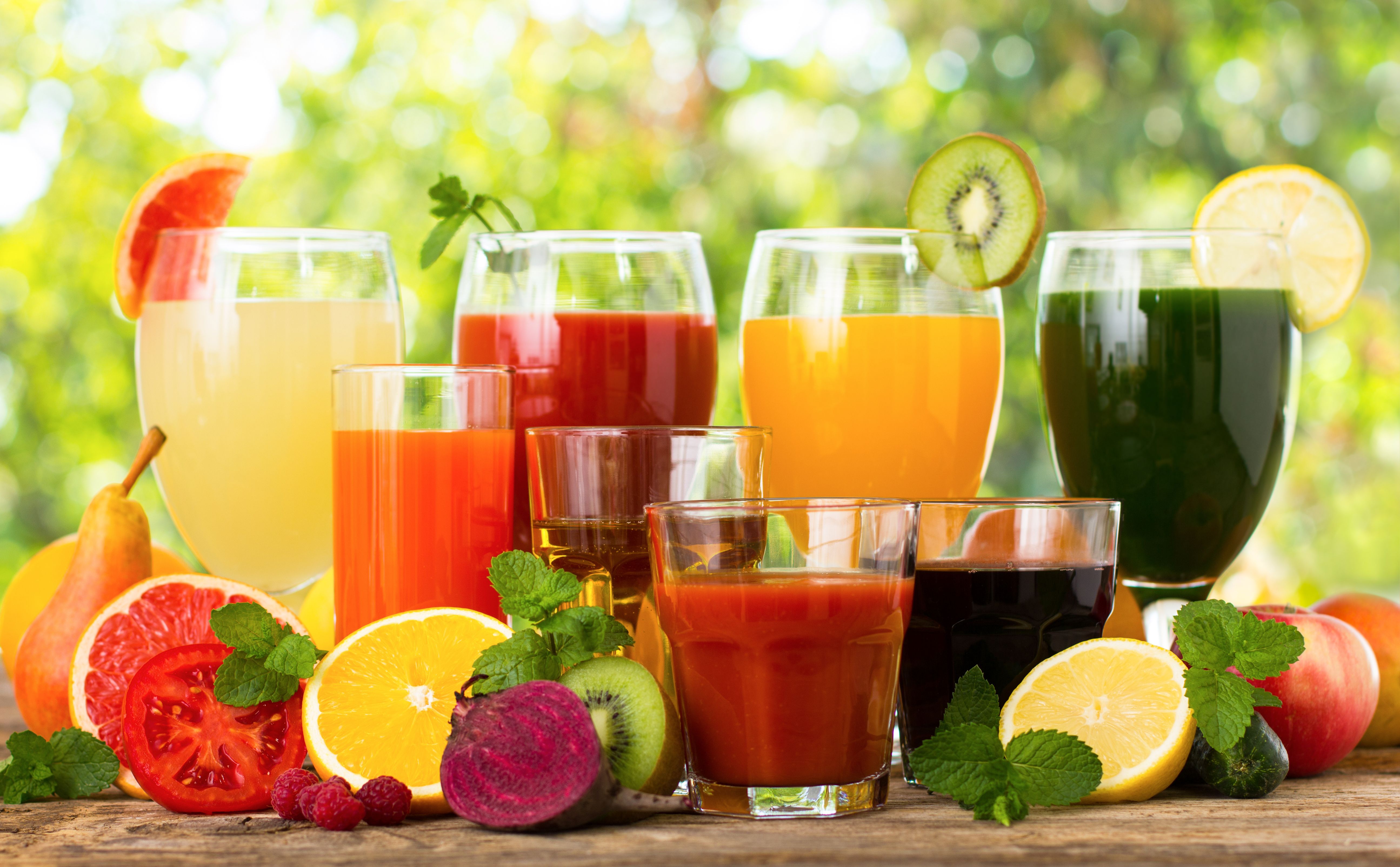 5180x3211 Vibrant 4K Fruit Juice Glasses with Refreshing Depth of Field Delightx3211