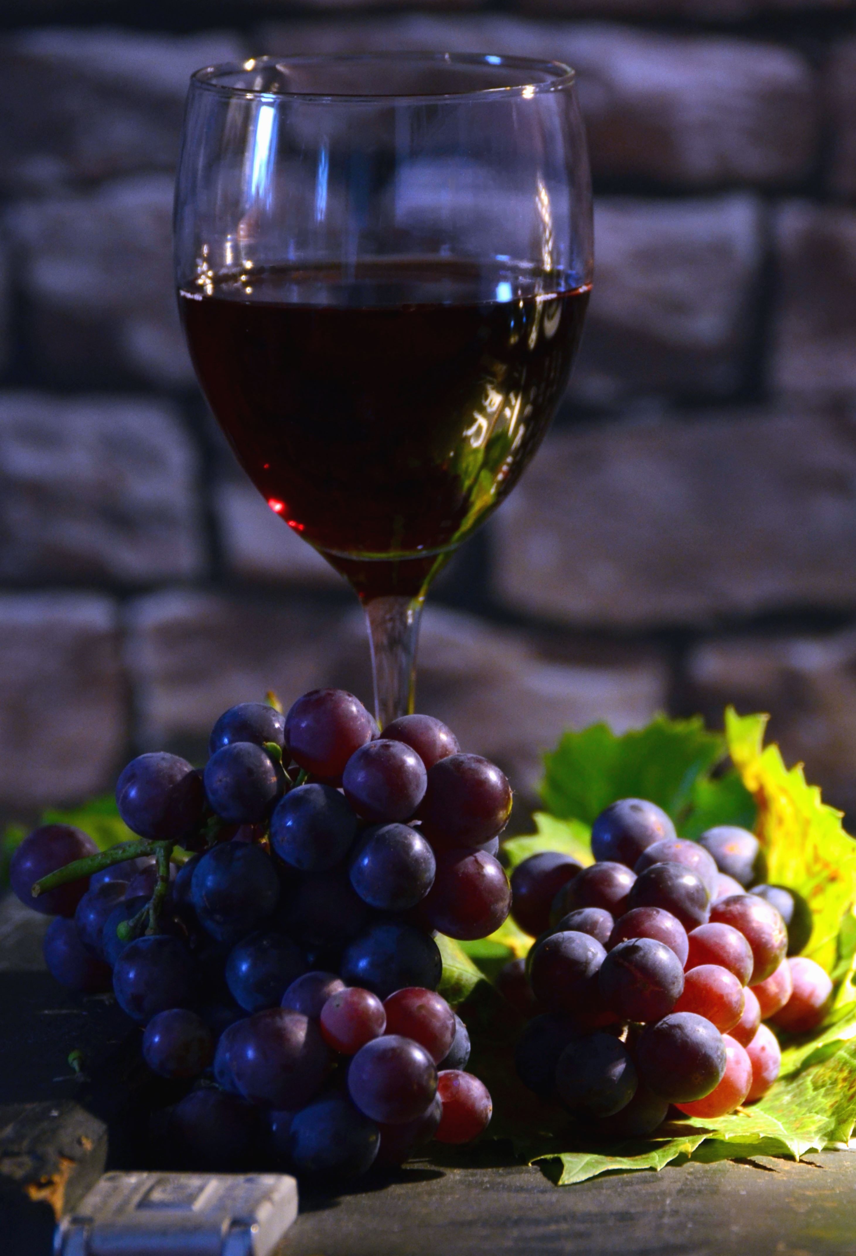 2922x4286 Free picture: glass, fruit juice, grapes, fruit, leaf