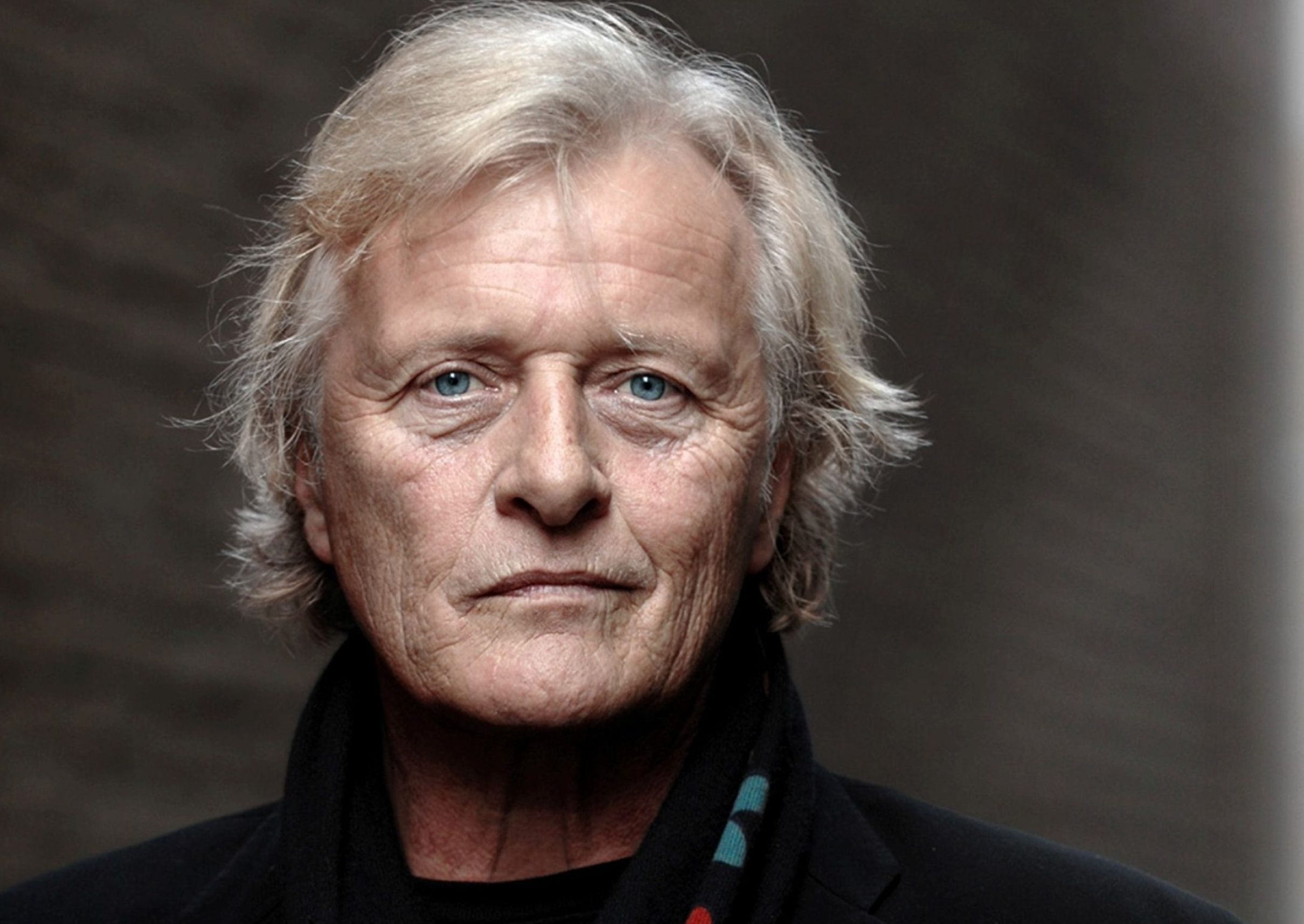 2420x1715 Rutger Hauer Wallpaper