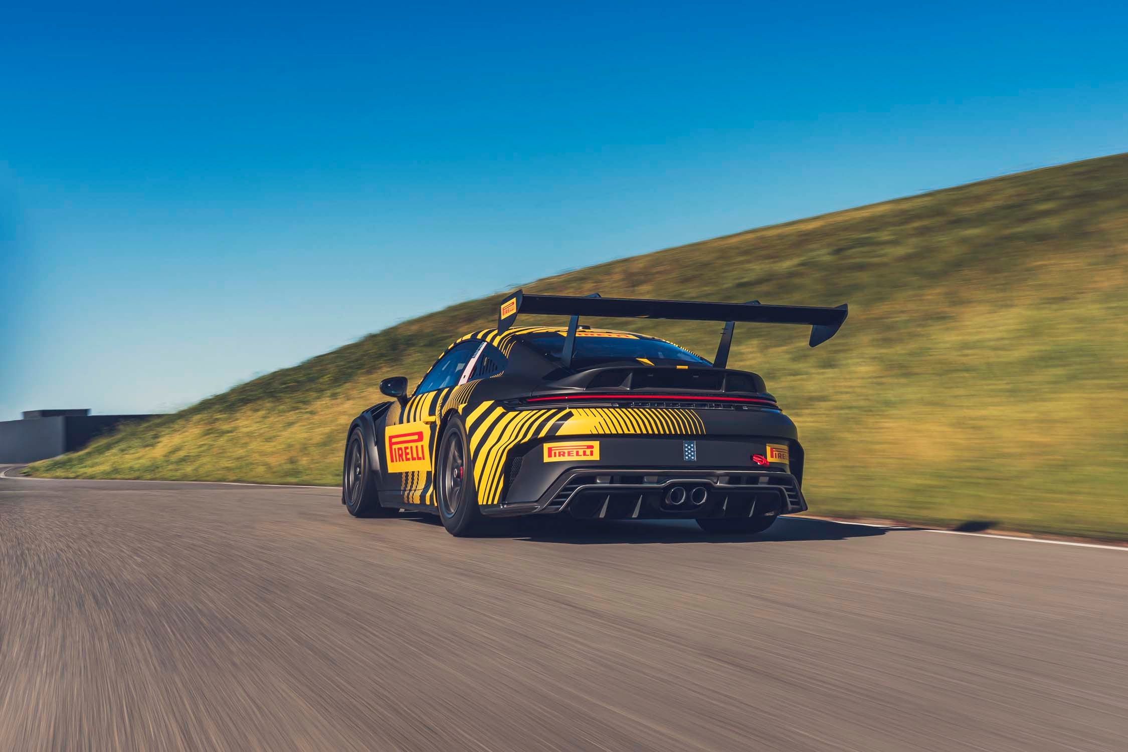 2250x1500 View Photo of the Porsche 911 Cup