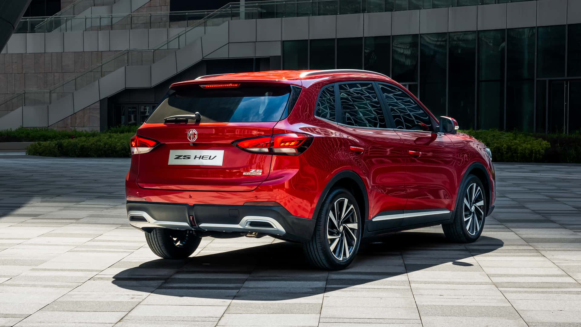 1920x1080 New MG ZS debuts as 196 PS hybrid with sub-£000 price tag