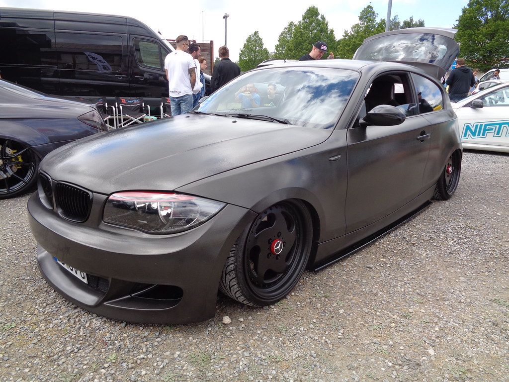 1024x768 BMW 1er E87