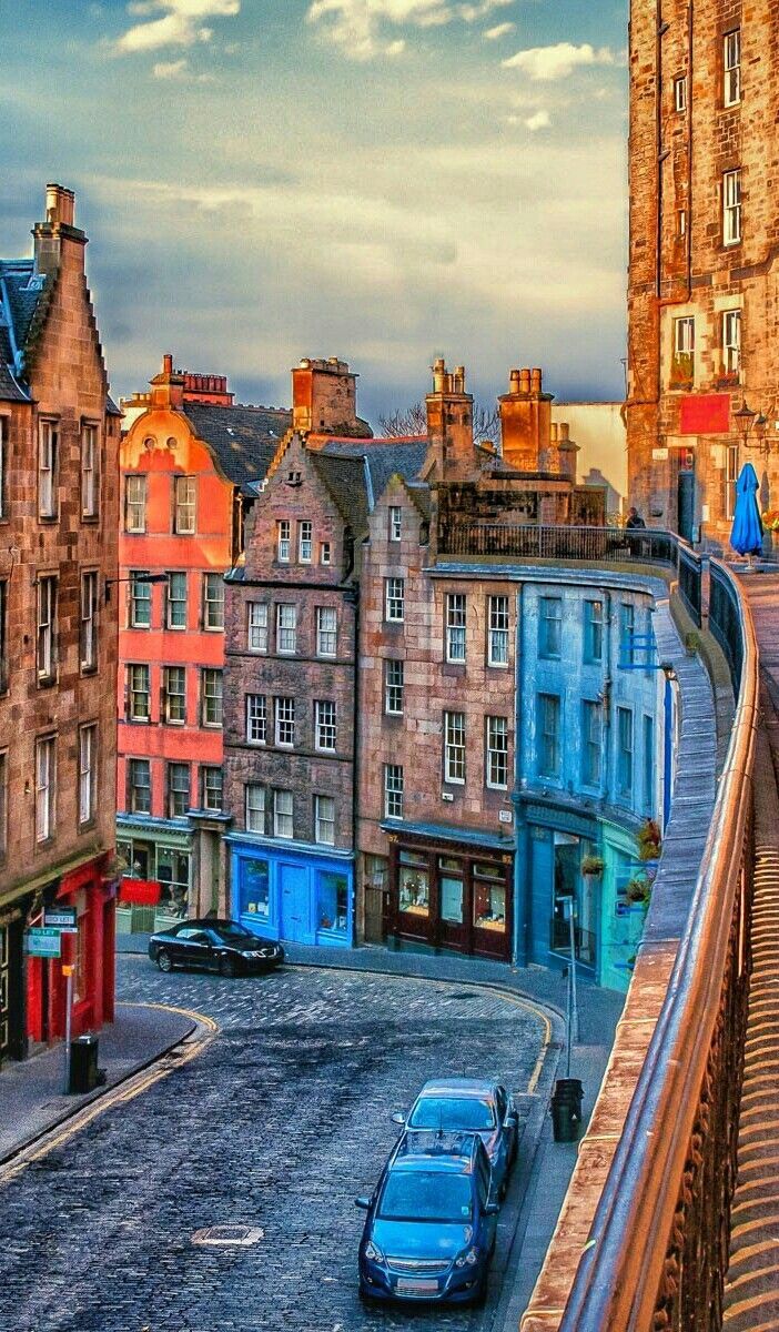 702x1200 West Bow a Street in Edinburgh #Wallpaper