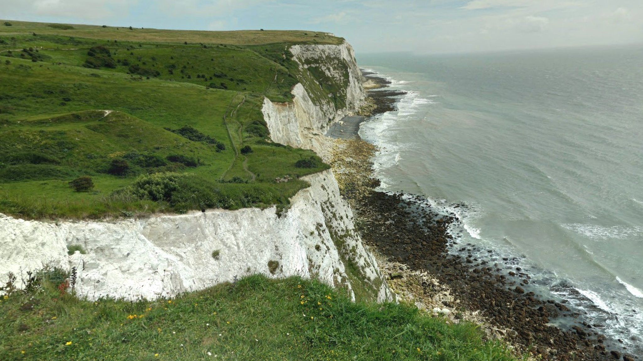2048x1152 Dover cliff death 'twins' may have stayed locally