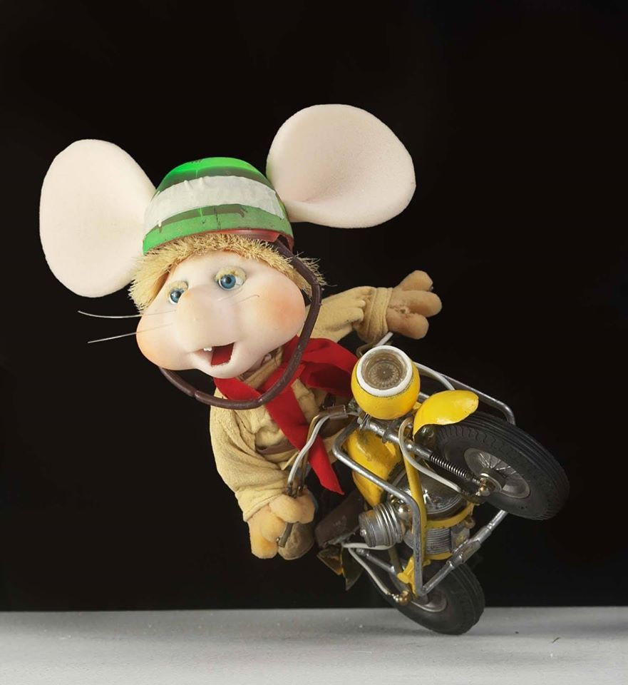 881x960 Topo Gigio Wallpaper