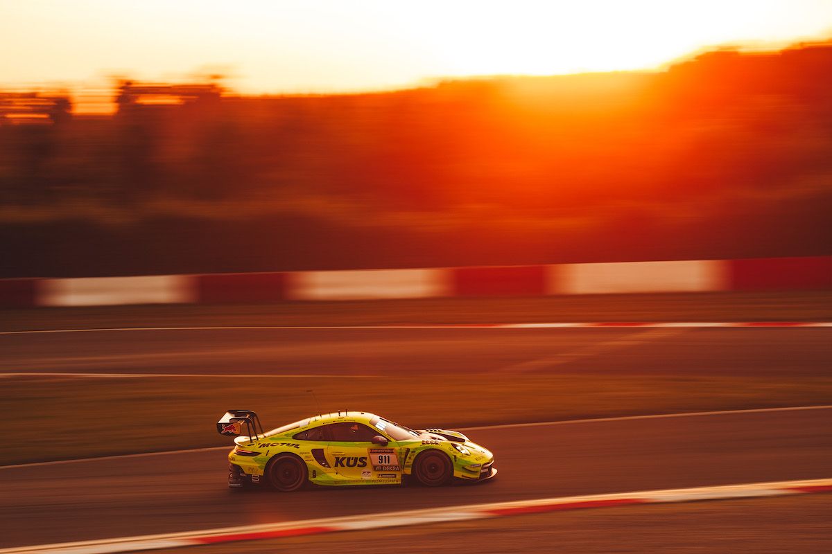 1200x800 Hours of Nürburgring leads in the early morning, BMW in ambush