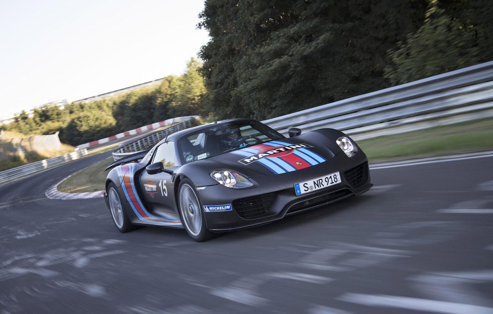1600x1020 Watch the Porsche 918 Spyder's record Nürburgring run