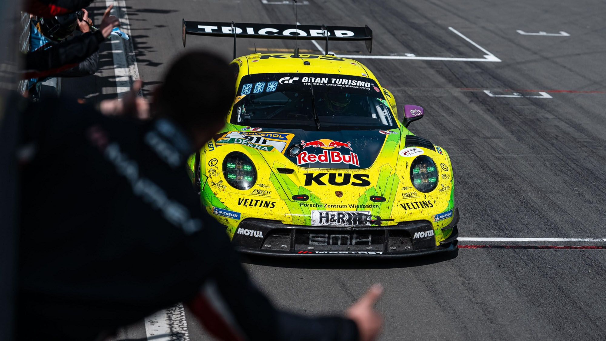 2000x1126 Porsches Podium At Nürburgring 24