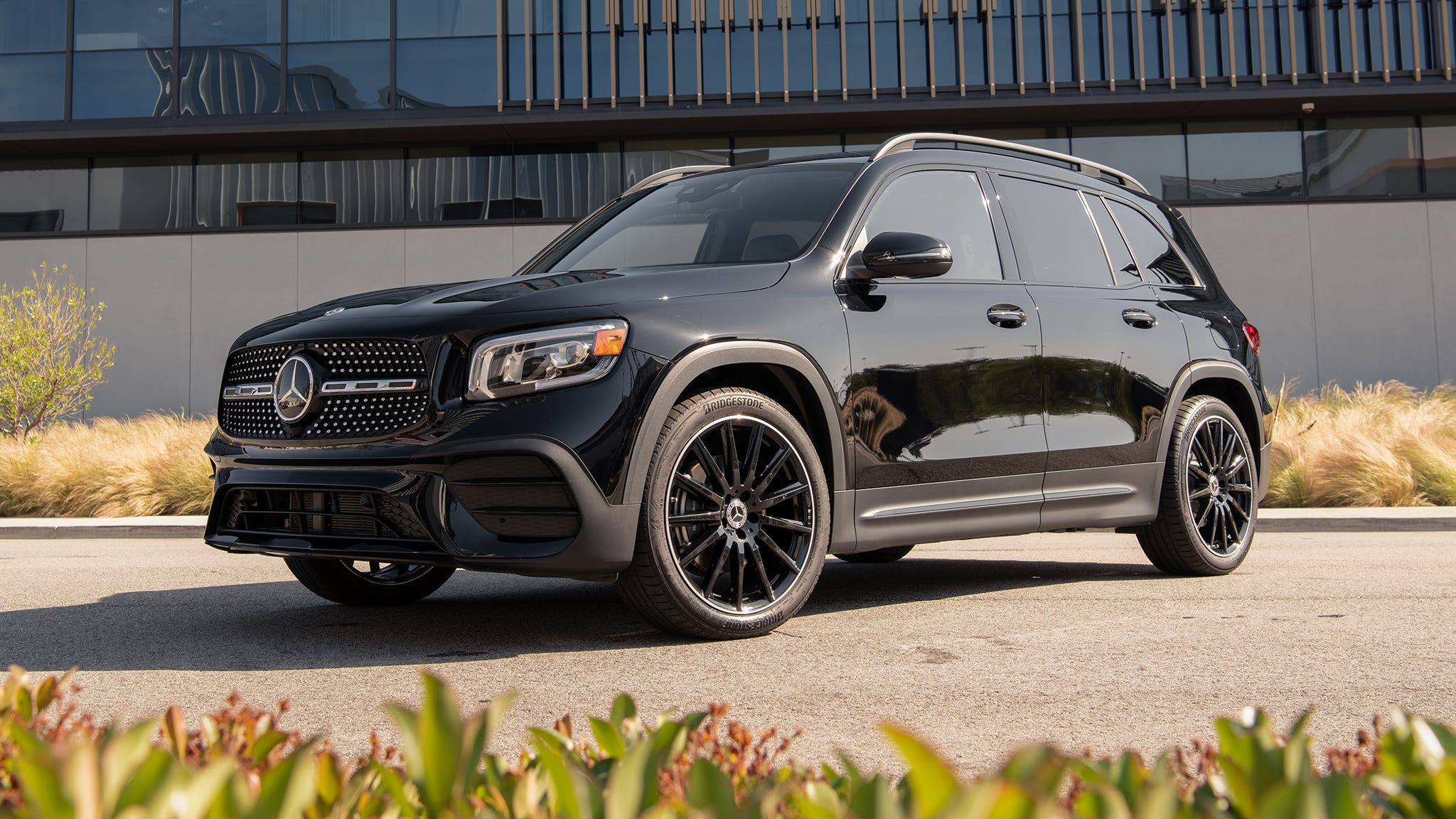 2048x1152 Mercedes Benz GLB Class