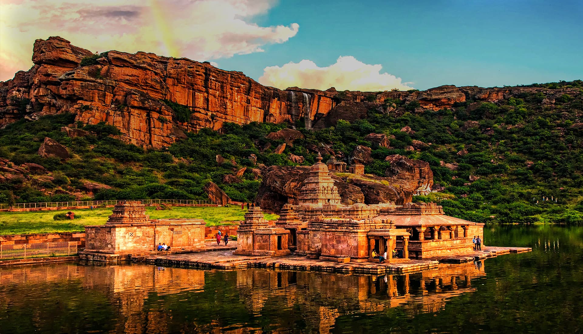 1920x1100 Hubli to Hampi, Bijapur, Badami & Goa Beach Tour