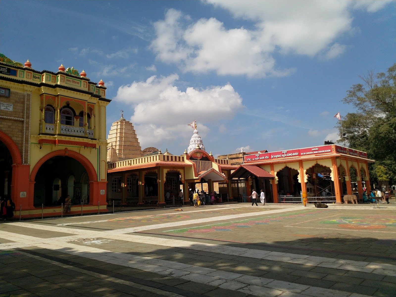 1600x1200 Shri Siddaroodha Swami Matha. Timings, History & Visitor Guide