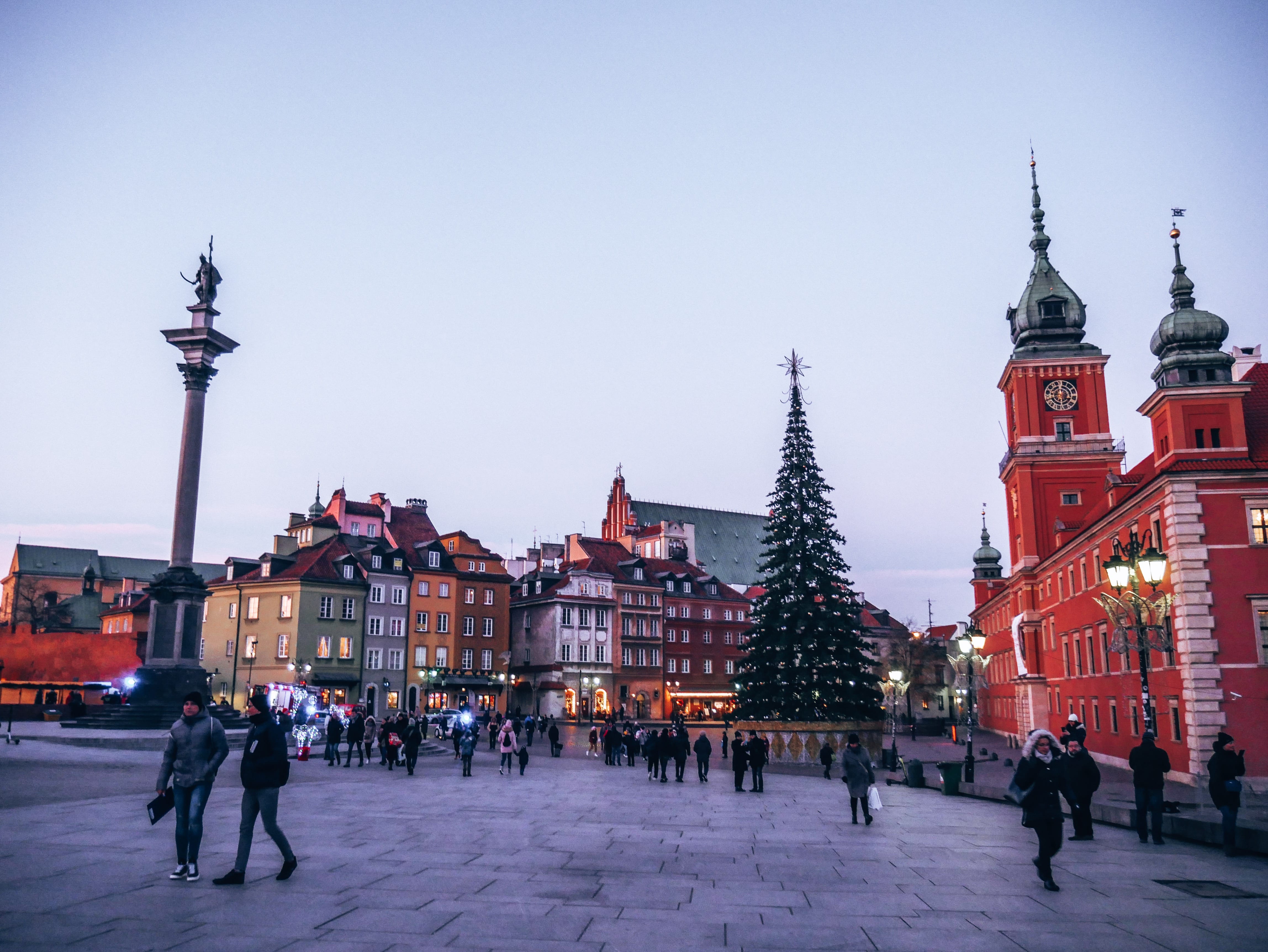 4592x3448 A Guide To Warsaw With The Wolf