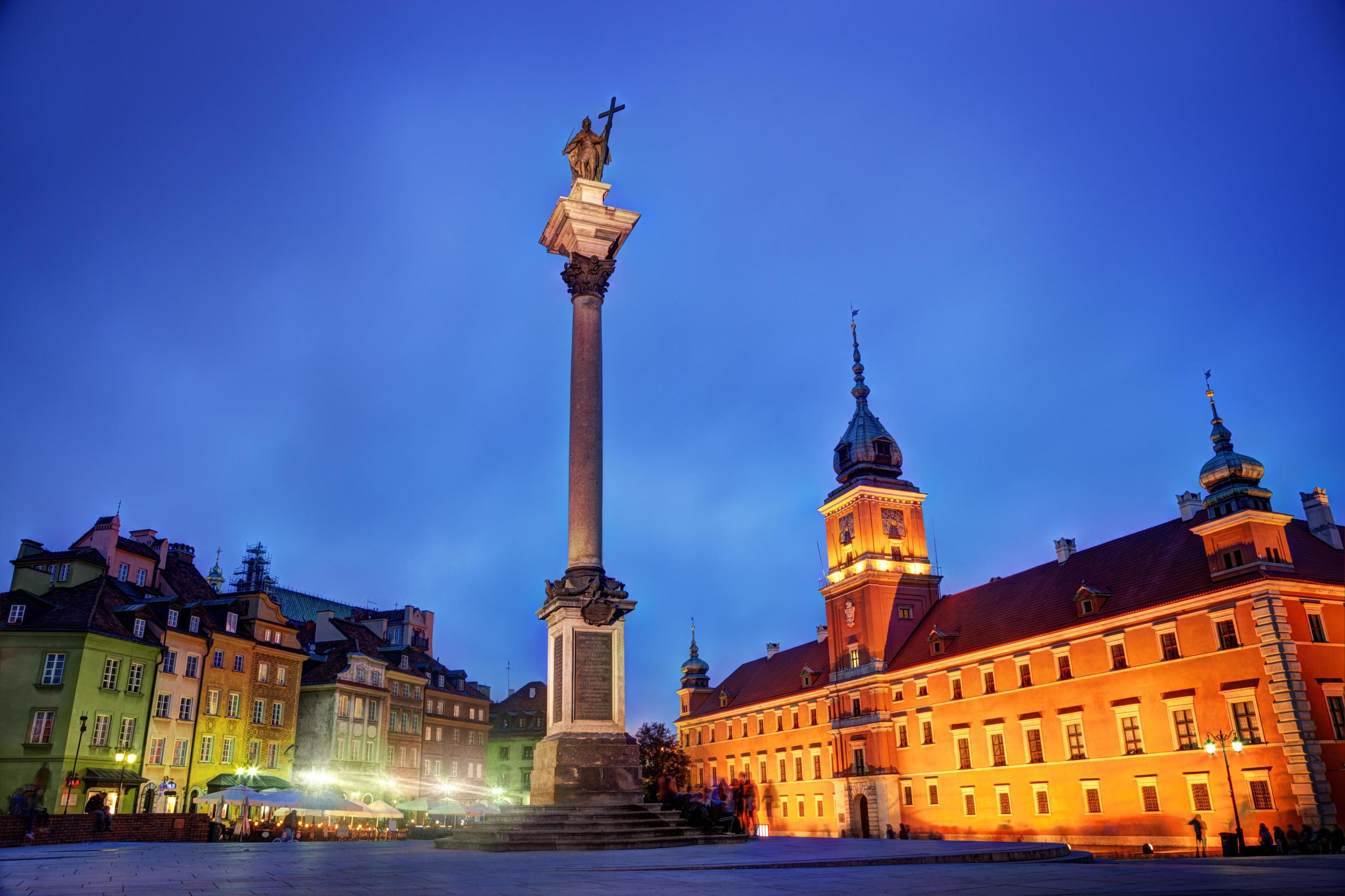 2941x1960 Warsaw, Poland, 2022 town in Warsaw, Poland at night