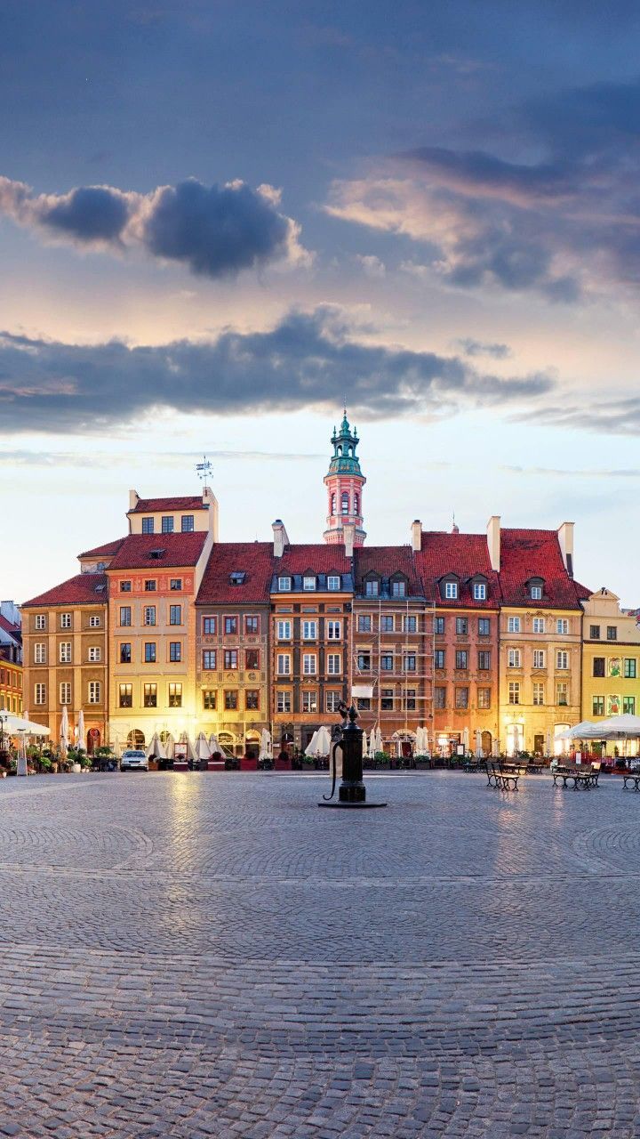 720x1280 Market Square in Old town, Warsaw, Poland