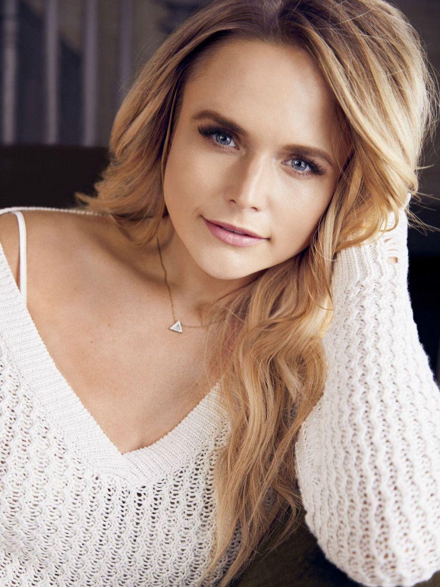 900x1200 Miranda Lambert wallpaper