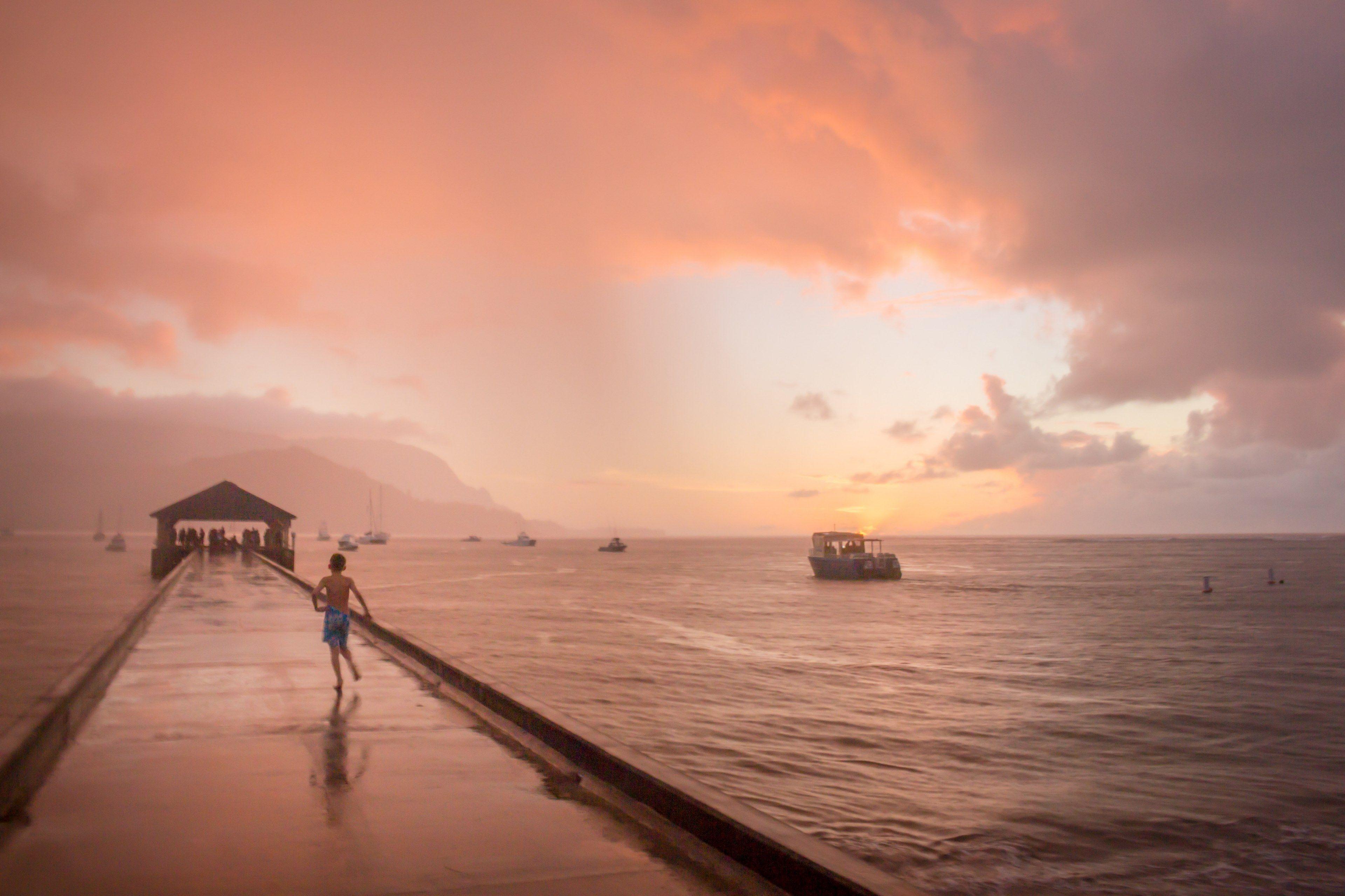 3840x2560 Wallpaper / a shirtless person running next to the ocean at hanalei bay, running by the ocean 4k wallpaper