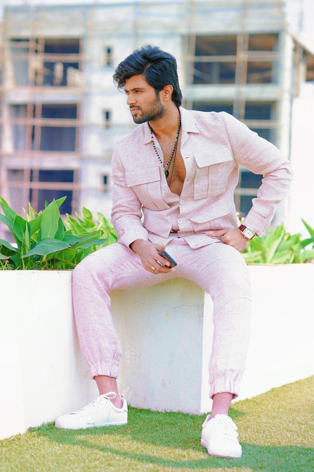 1067x1600 Vijay Deverakonda HD Wallpaper