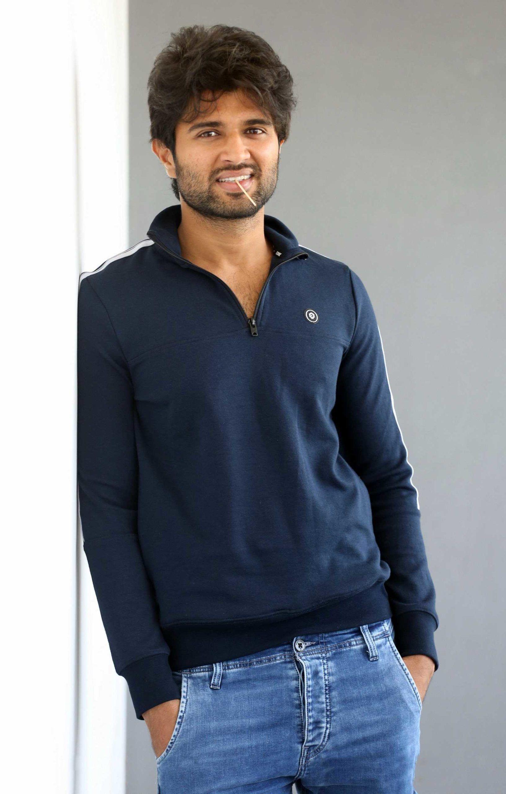 1633x2560 Vijay Deverakonda Photo HD