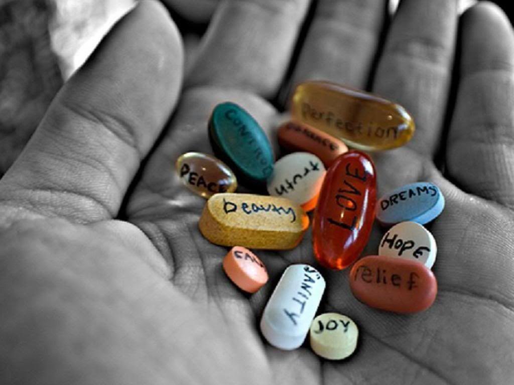 1024x768 Different Pills Wallpaper