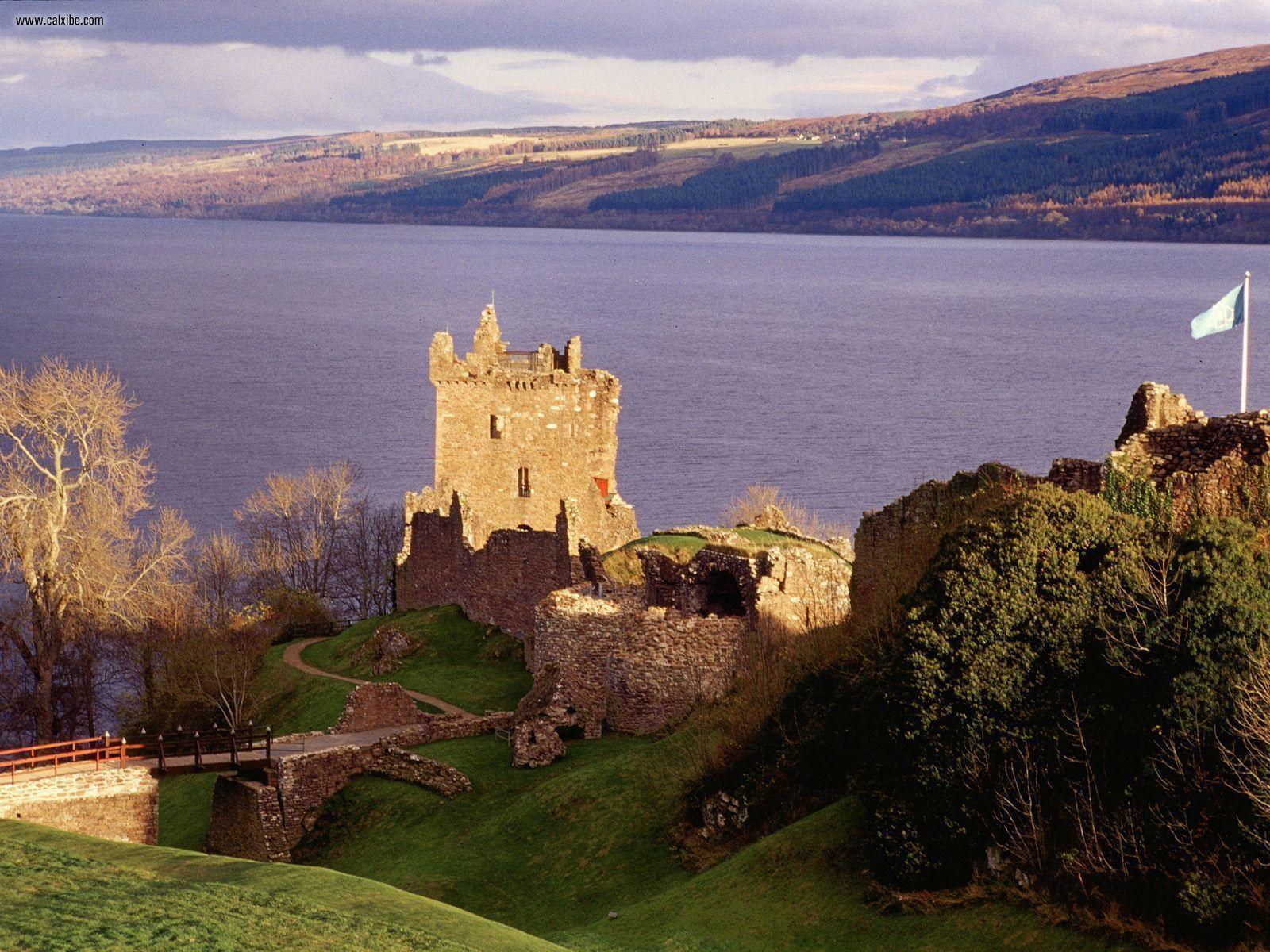 1600x1200 Known places: Urquhart Castle, Loch Ness, Scotland, desktop wallpaper nr. 21089