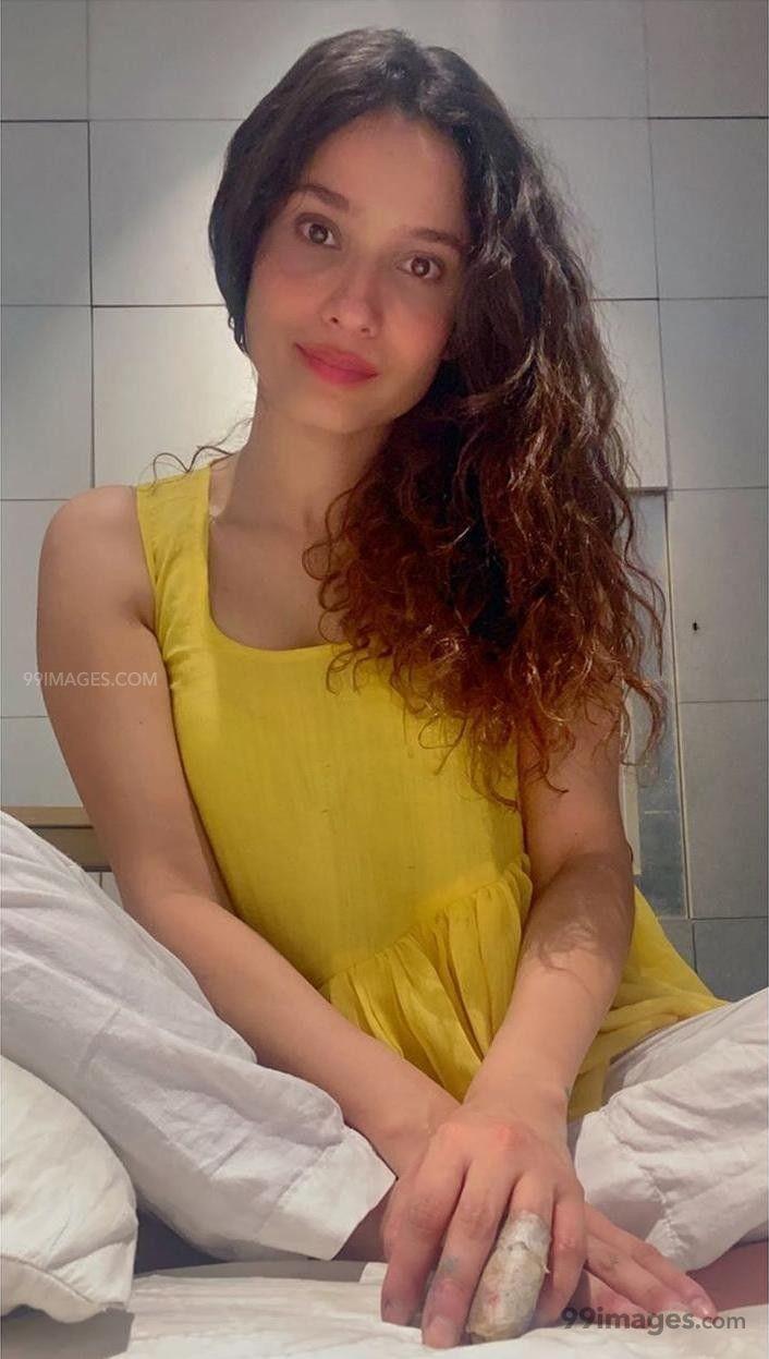 706x1247 Ankita Lokhande Latest Hot HD Photo / Wallpaper (1080p) (Instagram / Facebook) (706x1247) (2020)