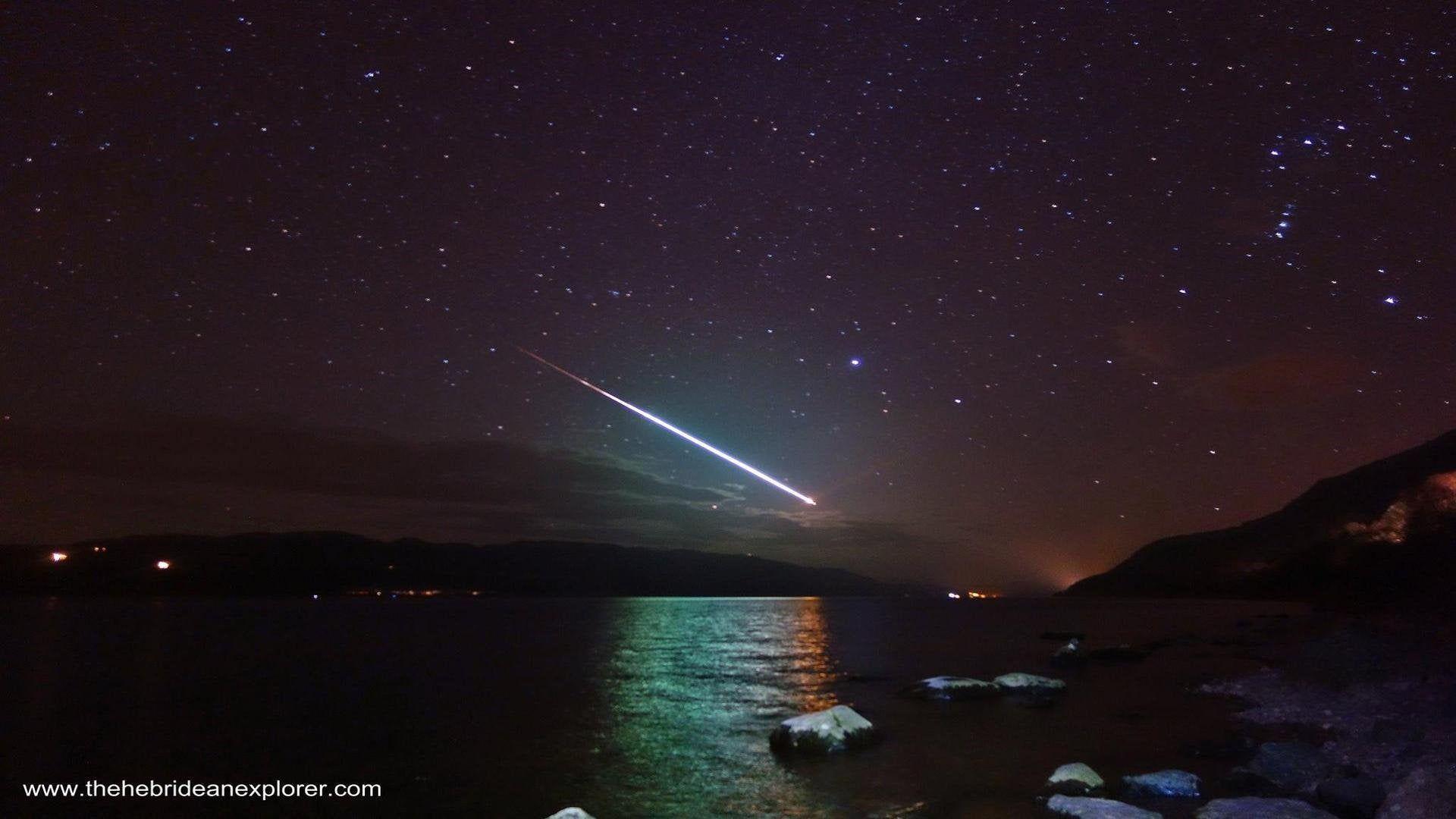 1920x1080 Meteor over Loch Ness, Scotland [1920x1080]