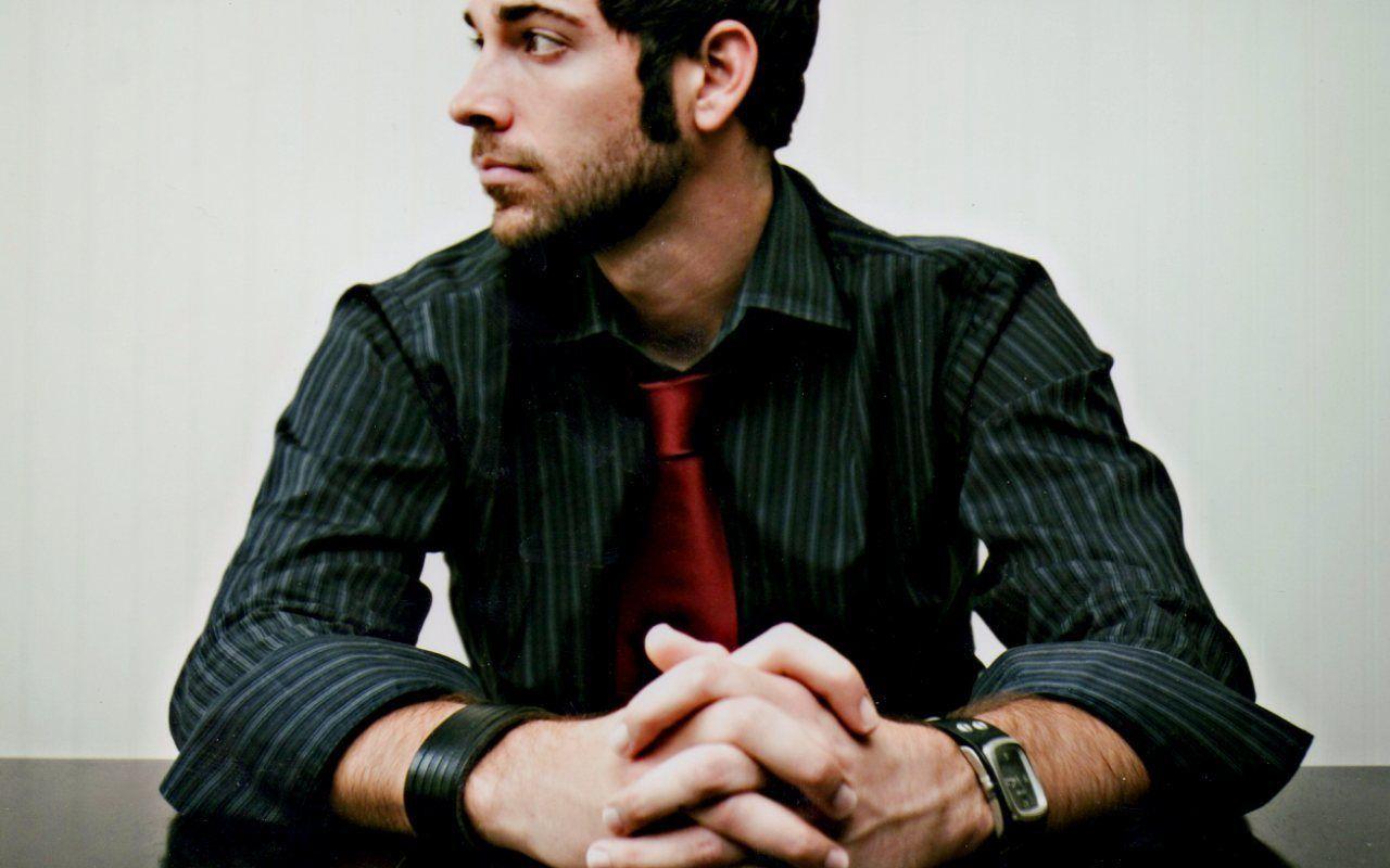 1280x800 Zachary Levi Wallpaper