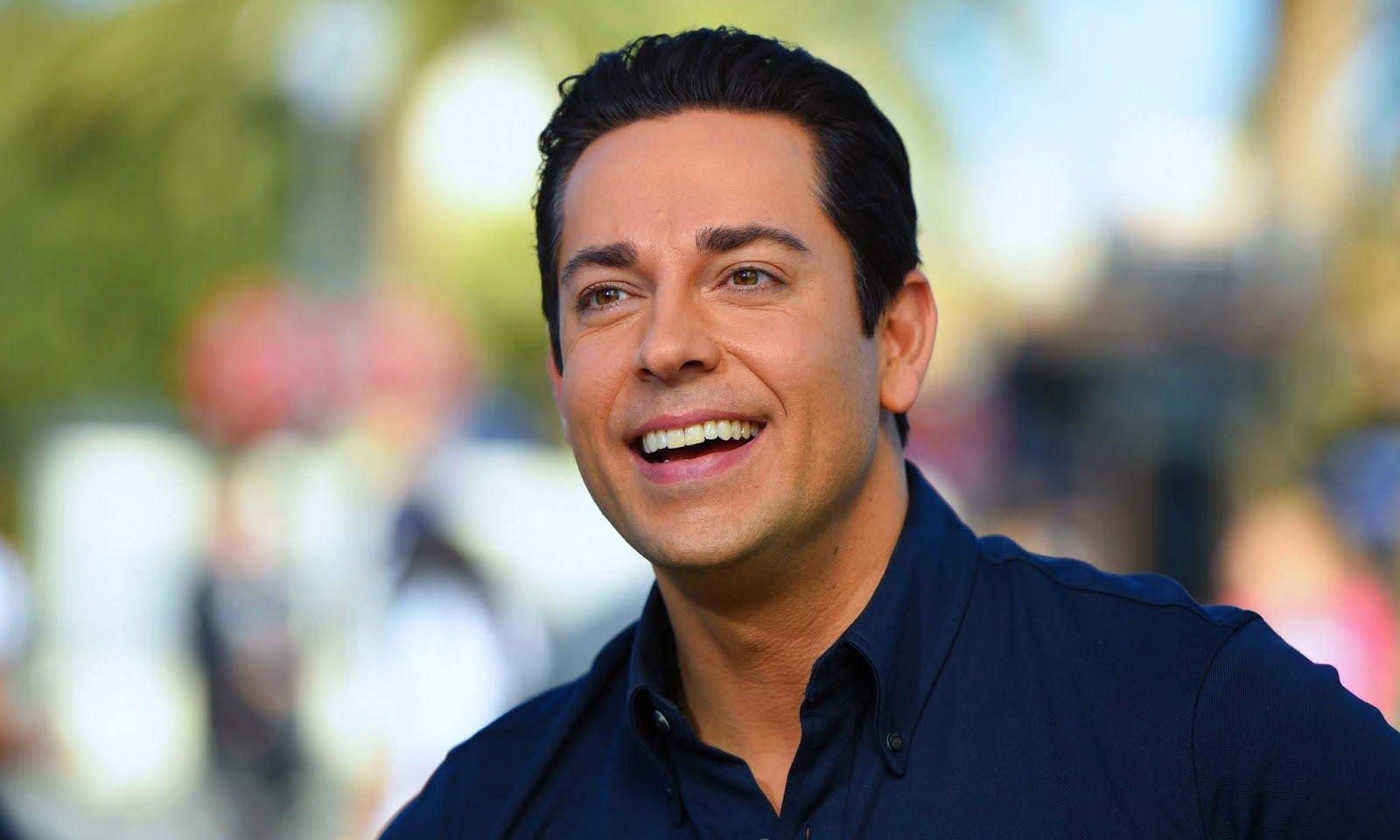 1600x960 Zachary Levi HD Wallpaper