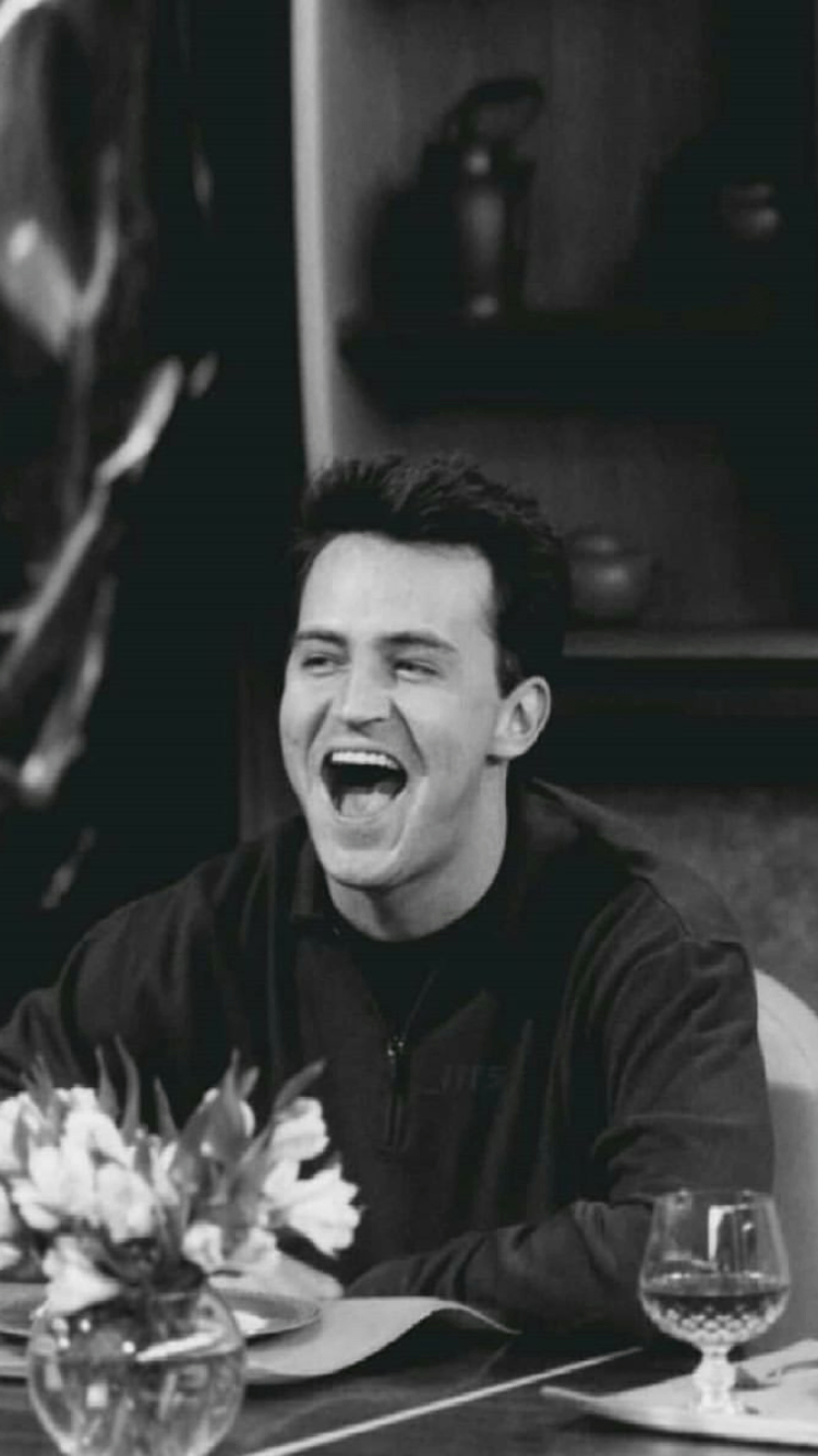 750x1334 Friends. Chandler friends, Friends cast, Friends moments