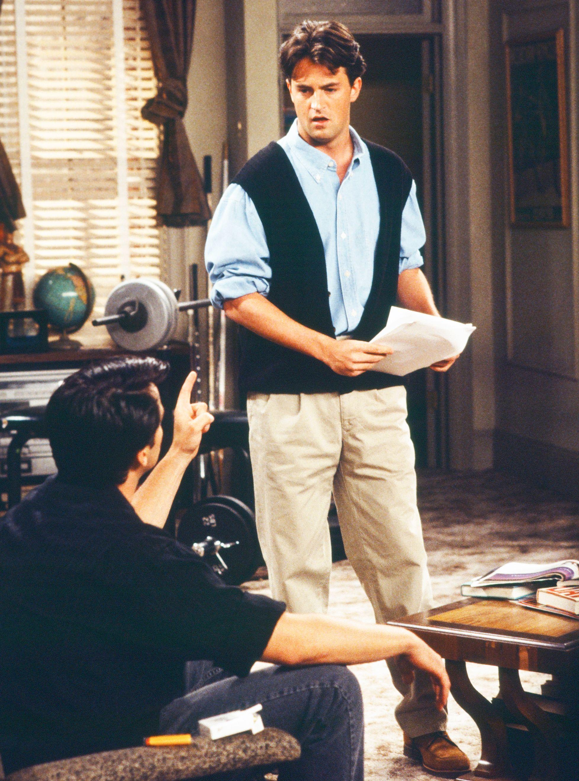 1956x2638 Chandler Bing Wallpaper