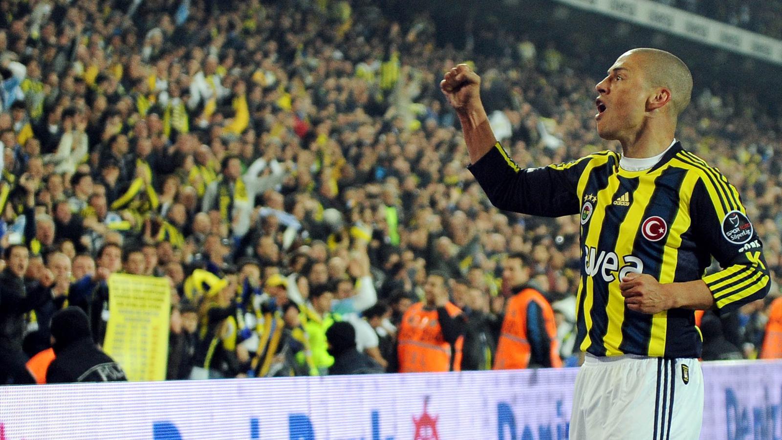 1600x900 Alex de Souza Yeniden Kadıköy'de