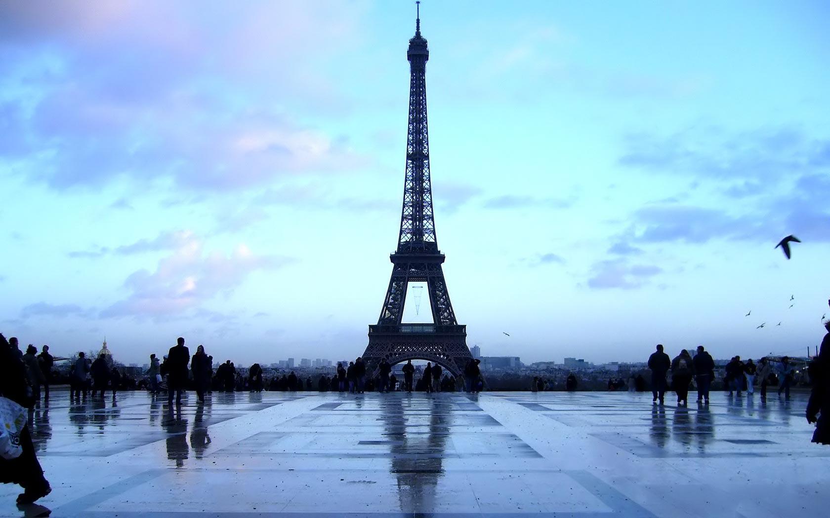 1680x1050 Eiffel Tower wallpaperx1050