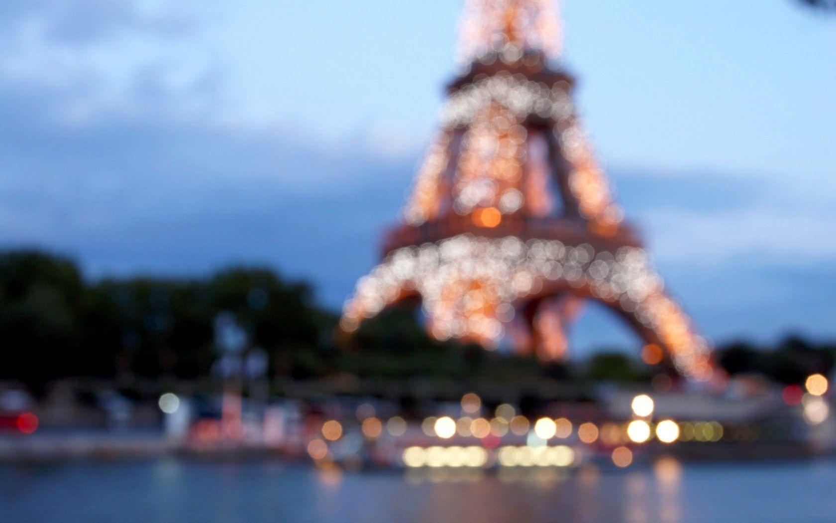 1680x1050 Eiffel Tower Evening Lights Bokeh Desktop Wallpaper