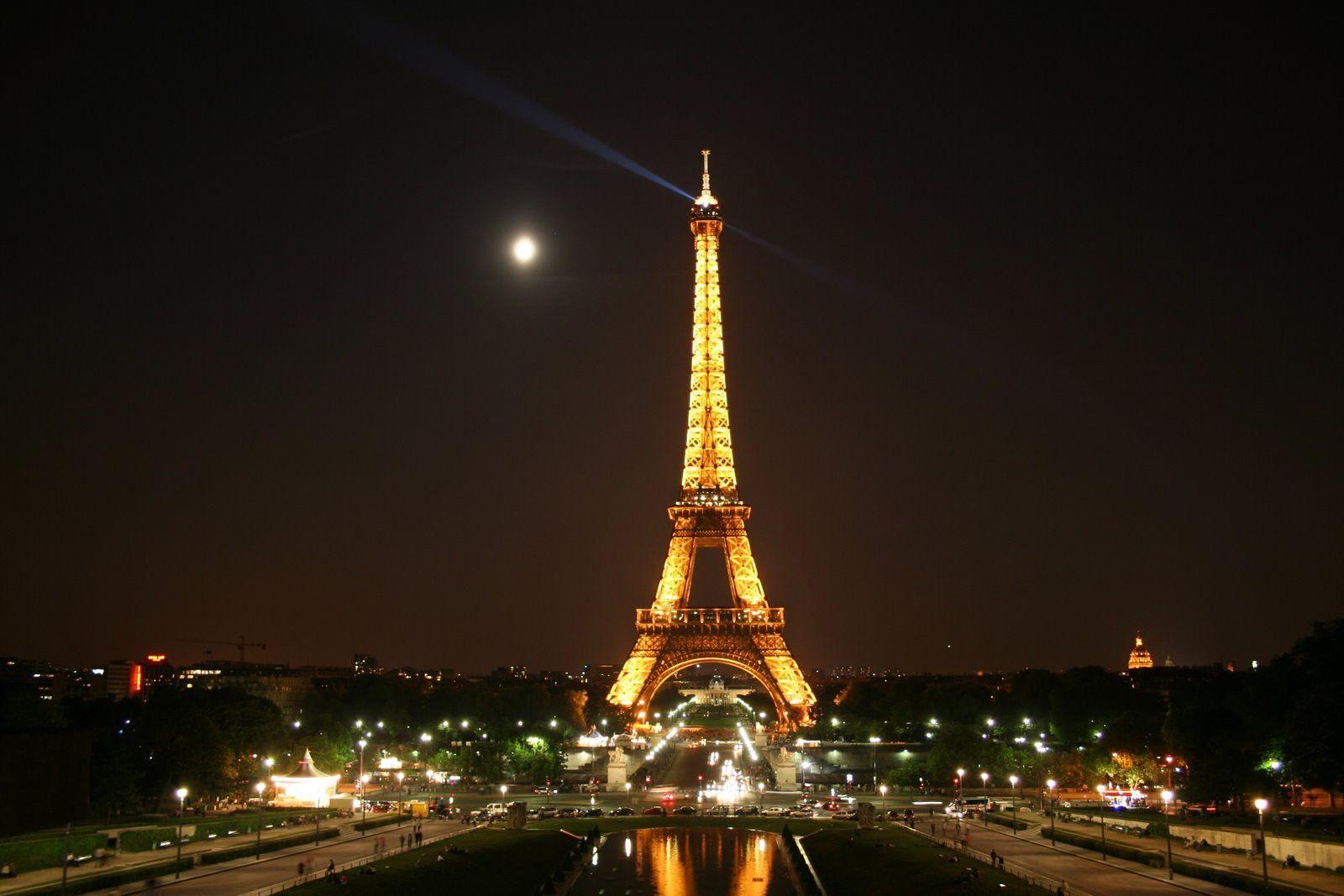1600x1067 Eiffel Tower At Night Wallpaper