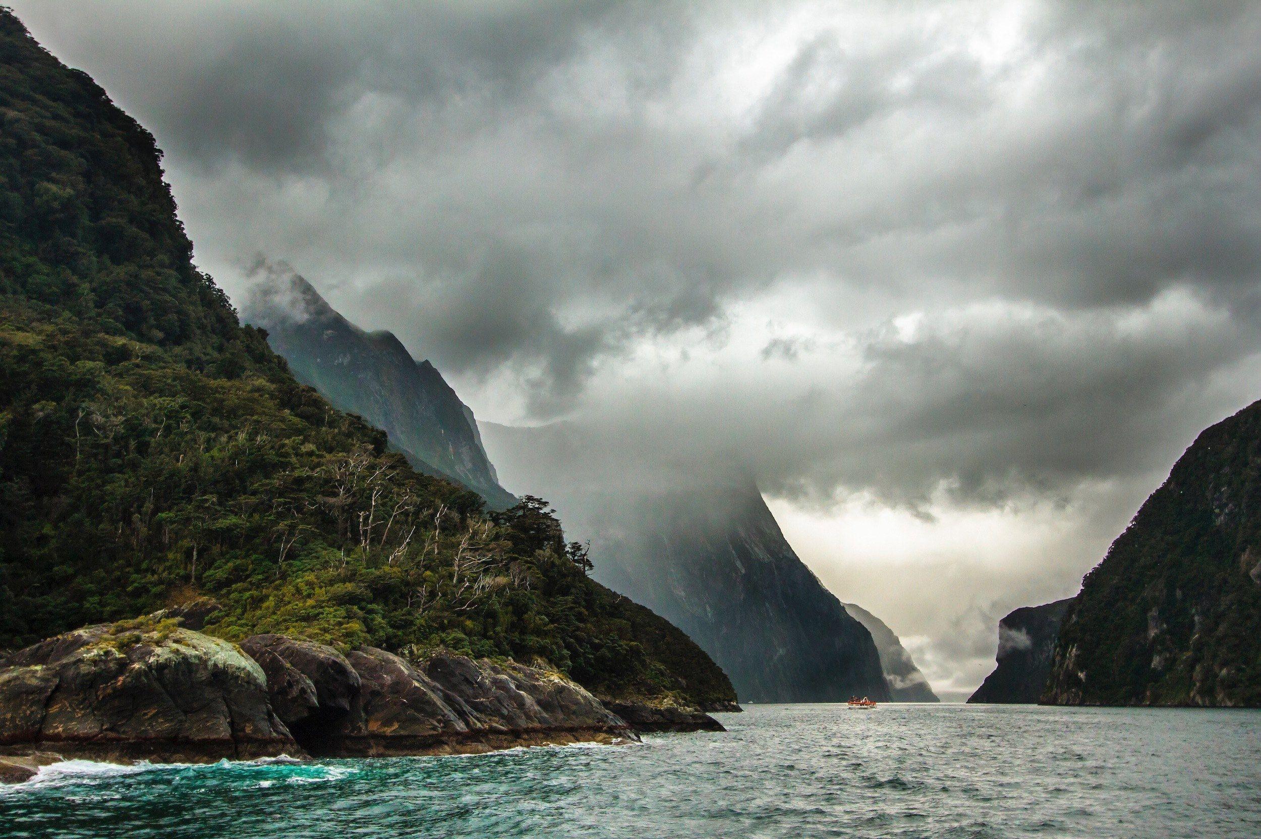 2500x1663 Wallpaper / milford sound the gates to heaven 4k wallpaper