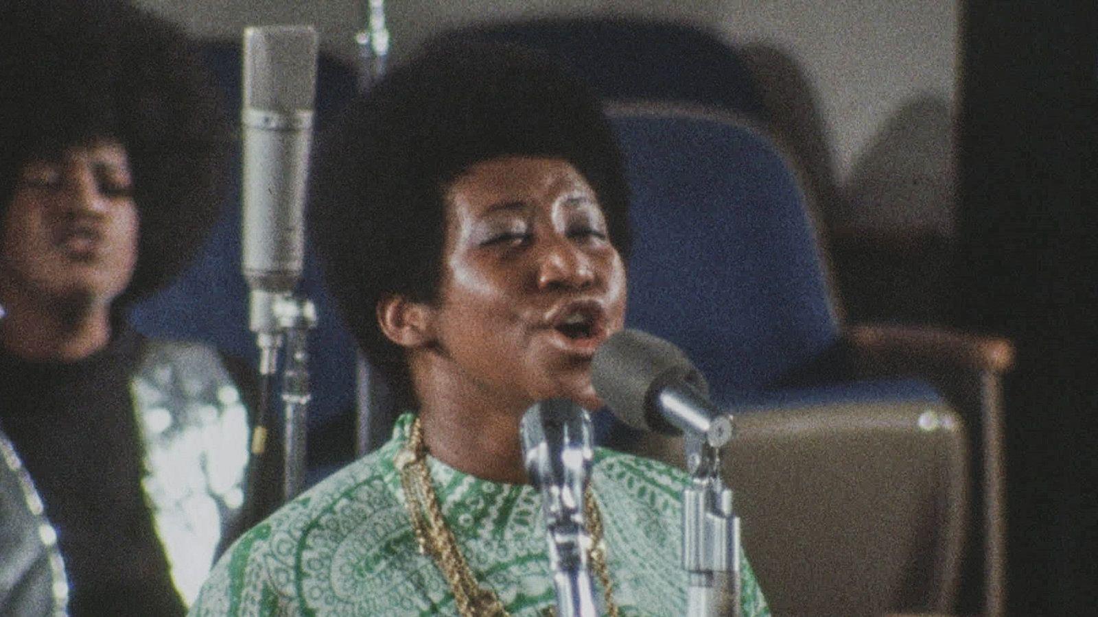 1600x900 What's on TV Monday: 'Amazing Grace' and 'The House'