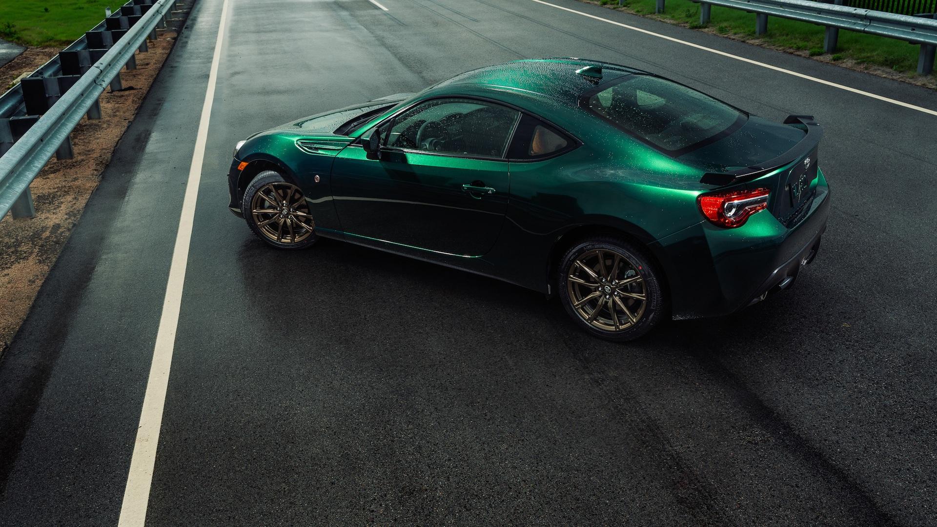 1920x1080 Toyota 86 Hakone Edition dazzles with deep green color