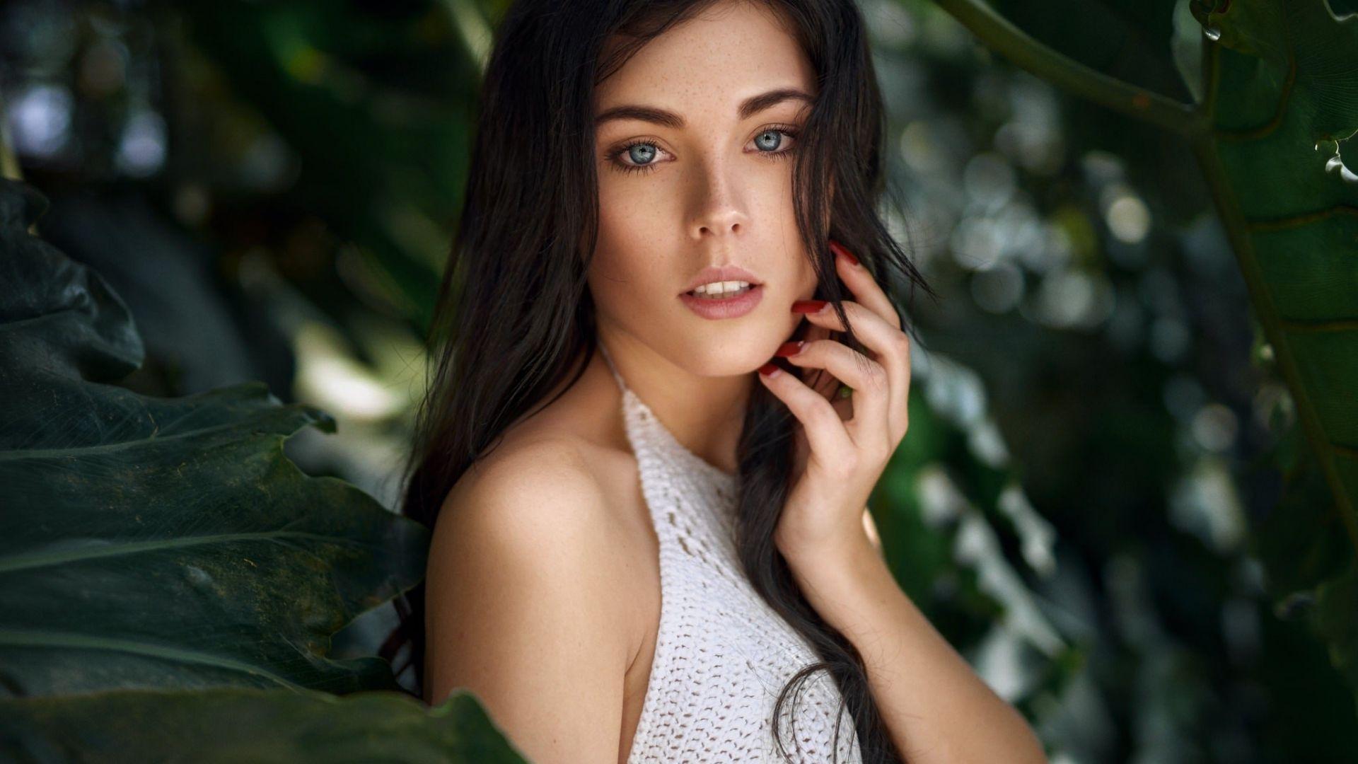 1920x1080 Download 1366x768 Wallpaper Beautiful Women Portrait, Tablet, Laptop, 1366x768 HD Image, Background, 6490