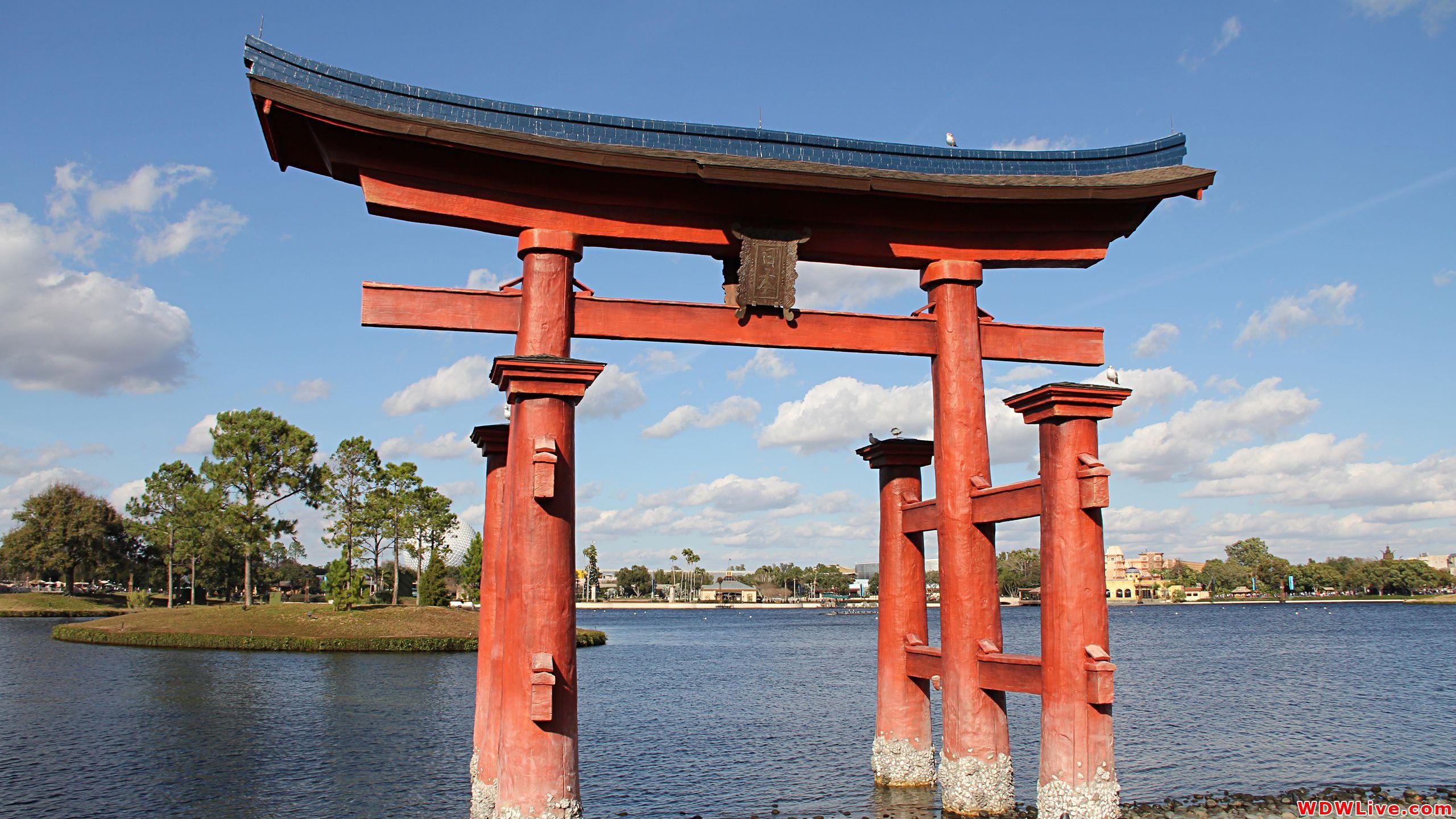 2560x1440 Japan: Floating torii gate in the waters of World Showcase Lagoon