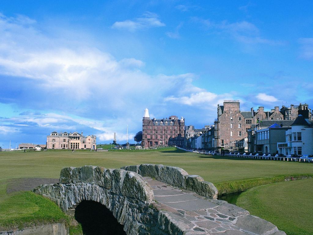 1024x768 St. Andrews Wallpaper