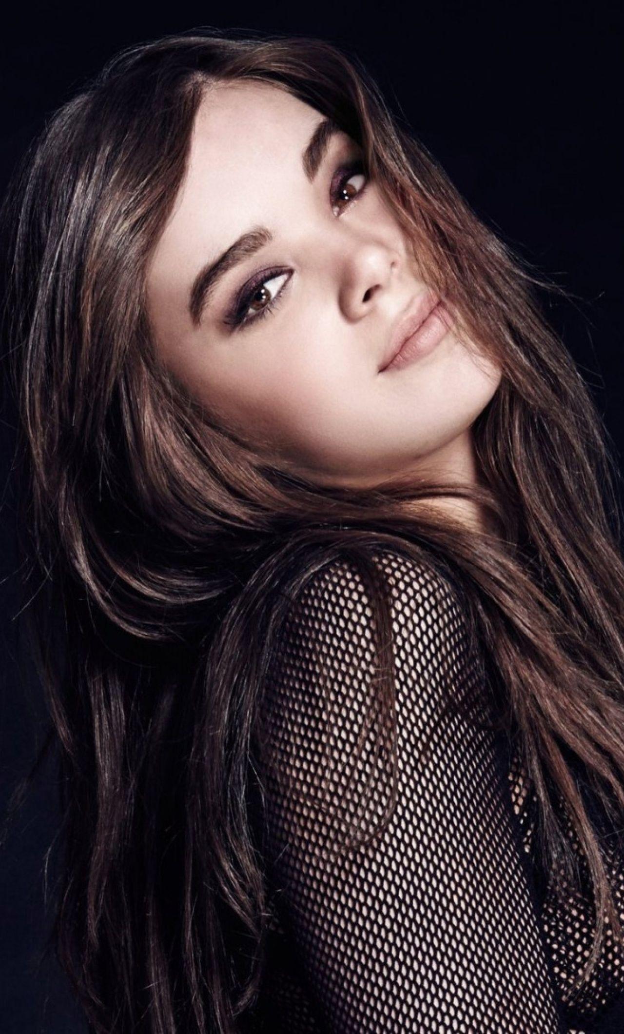 Hailee Steinfeld Mobile Wallpapers Top Free Hailee Steinfeld Mobile Backgrounds Wallpaperaccess